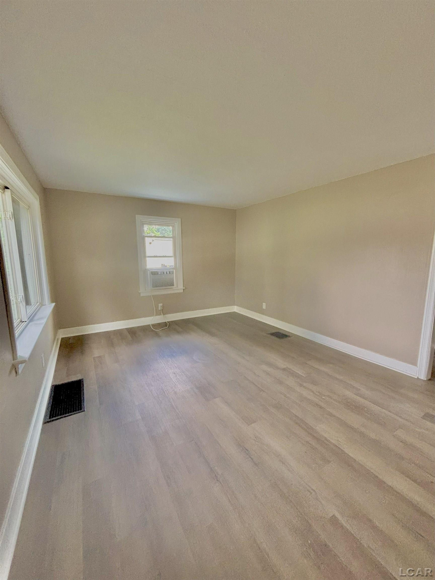 105 S Monroe Street, Blissfield, MI 49228 — Photo 4
