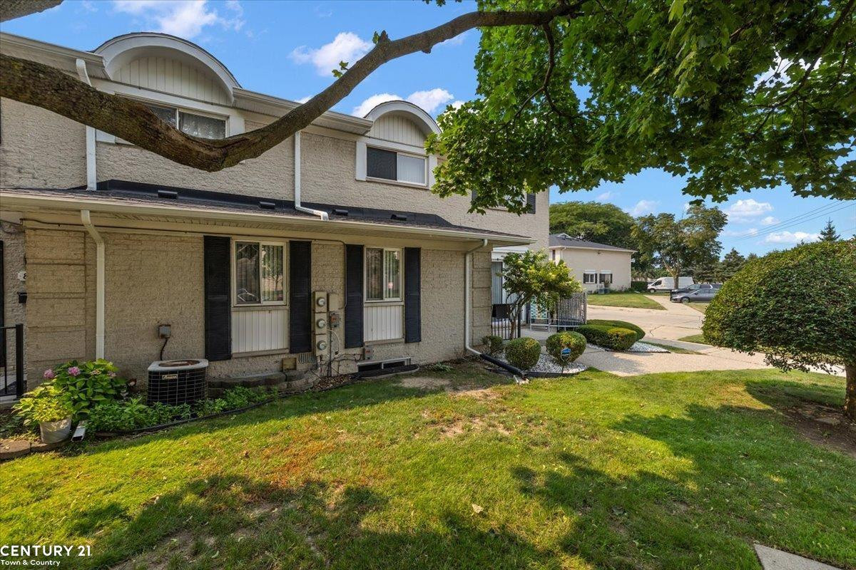 8520 Hampshire Drive, Sterling Heights, MI 48313 — Photo 3