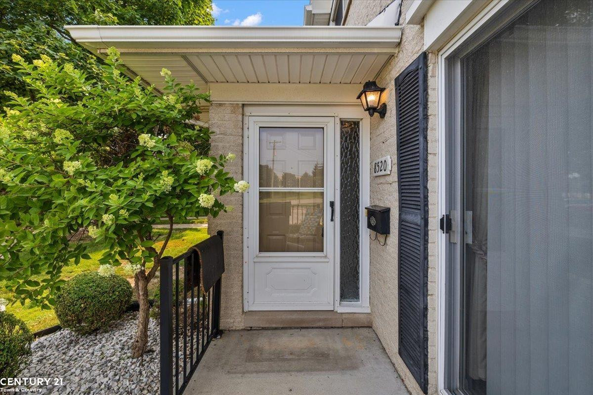 8520 Hampshire Drive, Sterling Heights, MI 48313 — Photo 6