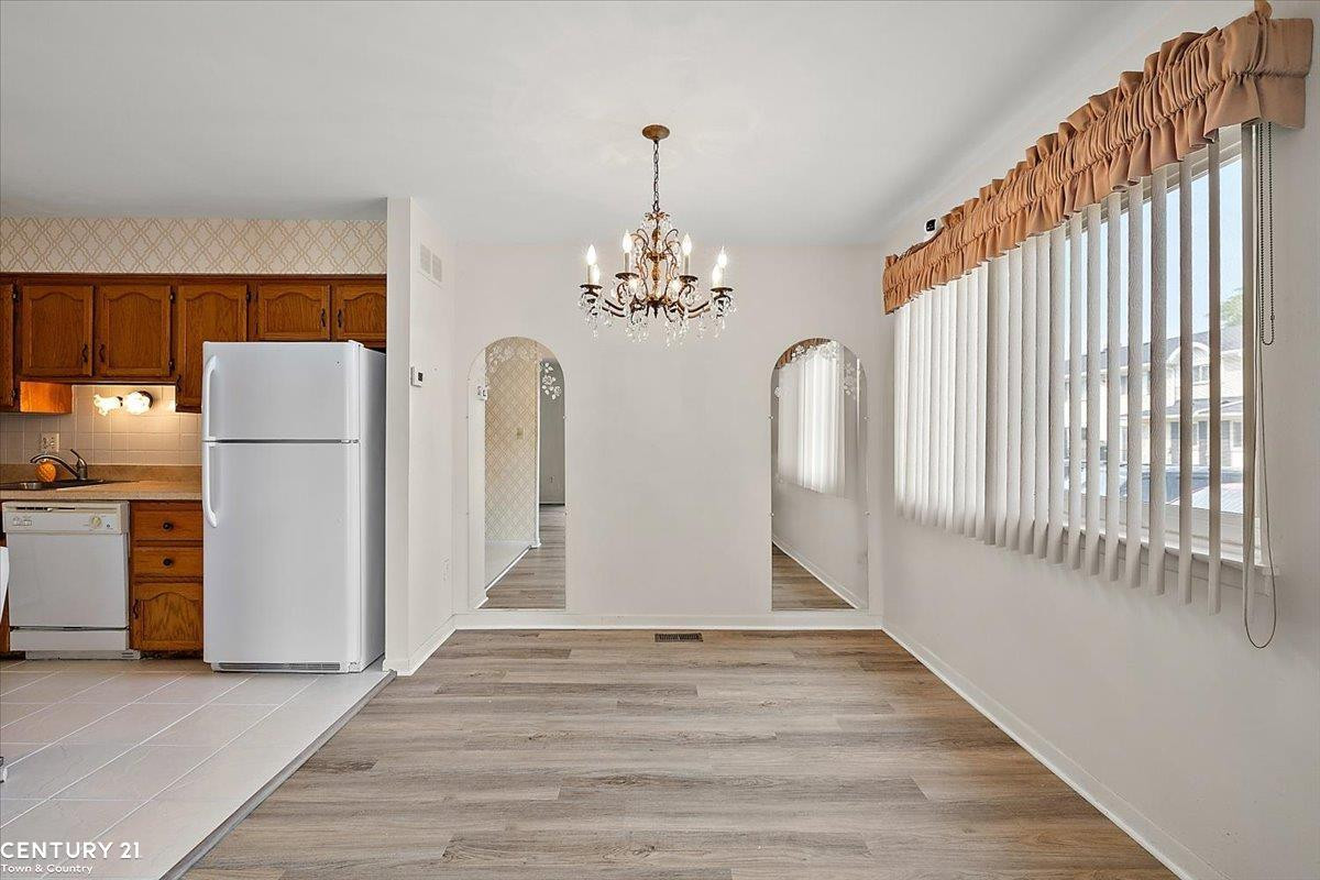 8520 Hampshire Drive, Sterling Heights, MI 48313 — Photo 11