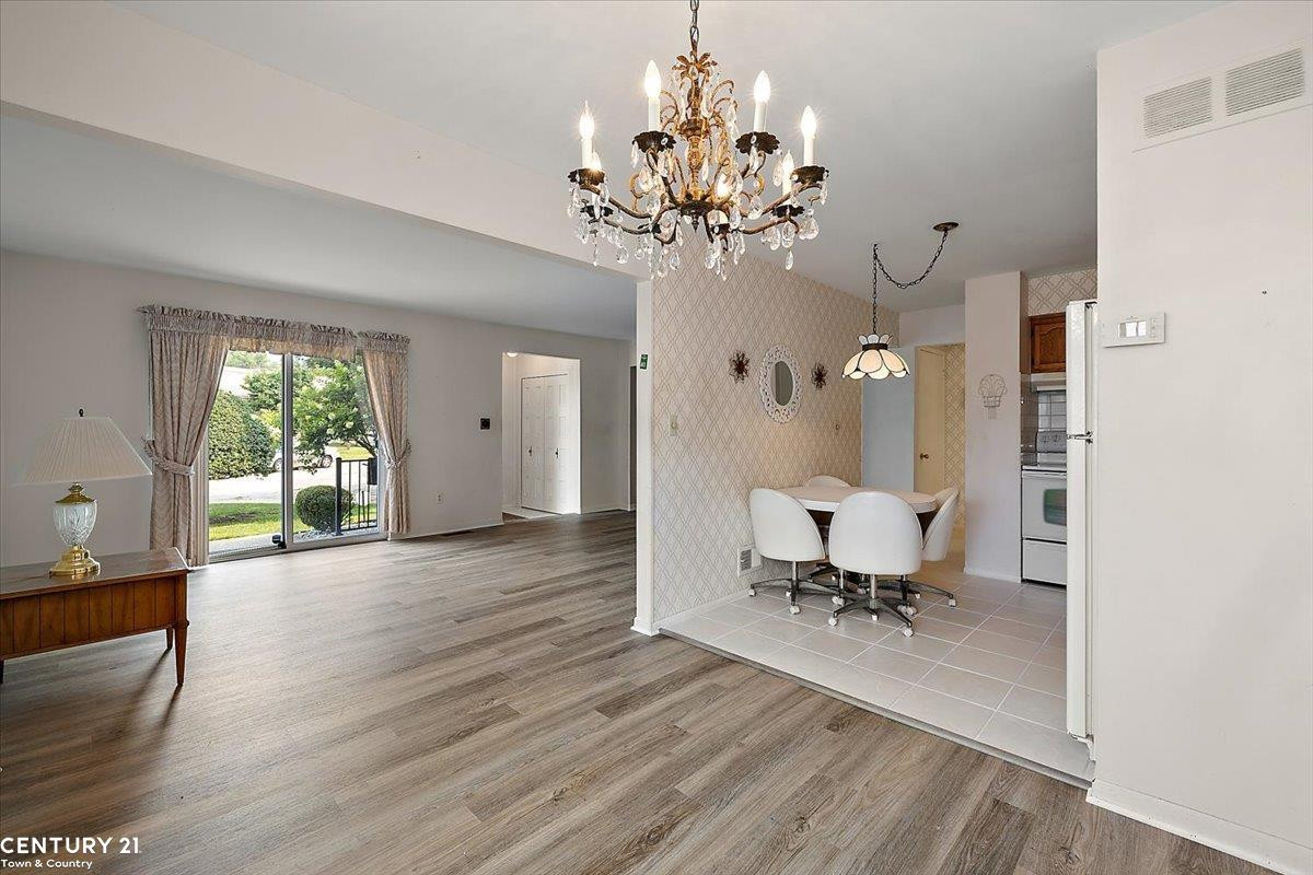 8520 Hampshire Drive, Sterling Heights, MI 48313 — Photo 12
