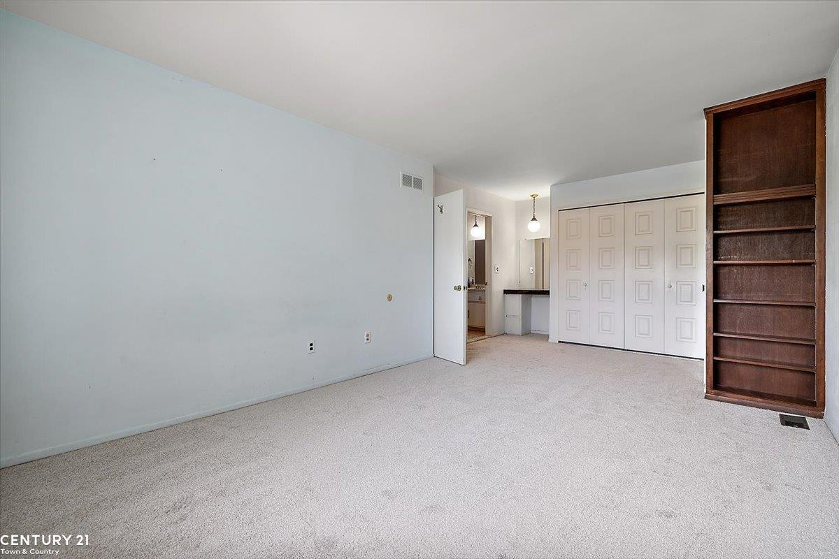 8520 Hampshire Drive, Sterling Heights, MI 48313 — Photo 23