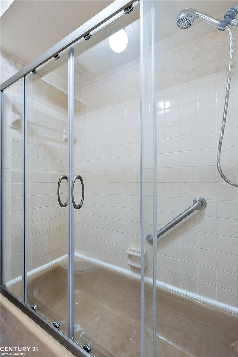 8520 Hampshire Drive, Sterling Heights, MI 48313 — Photo 27