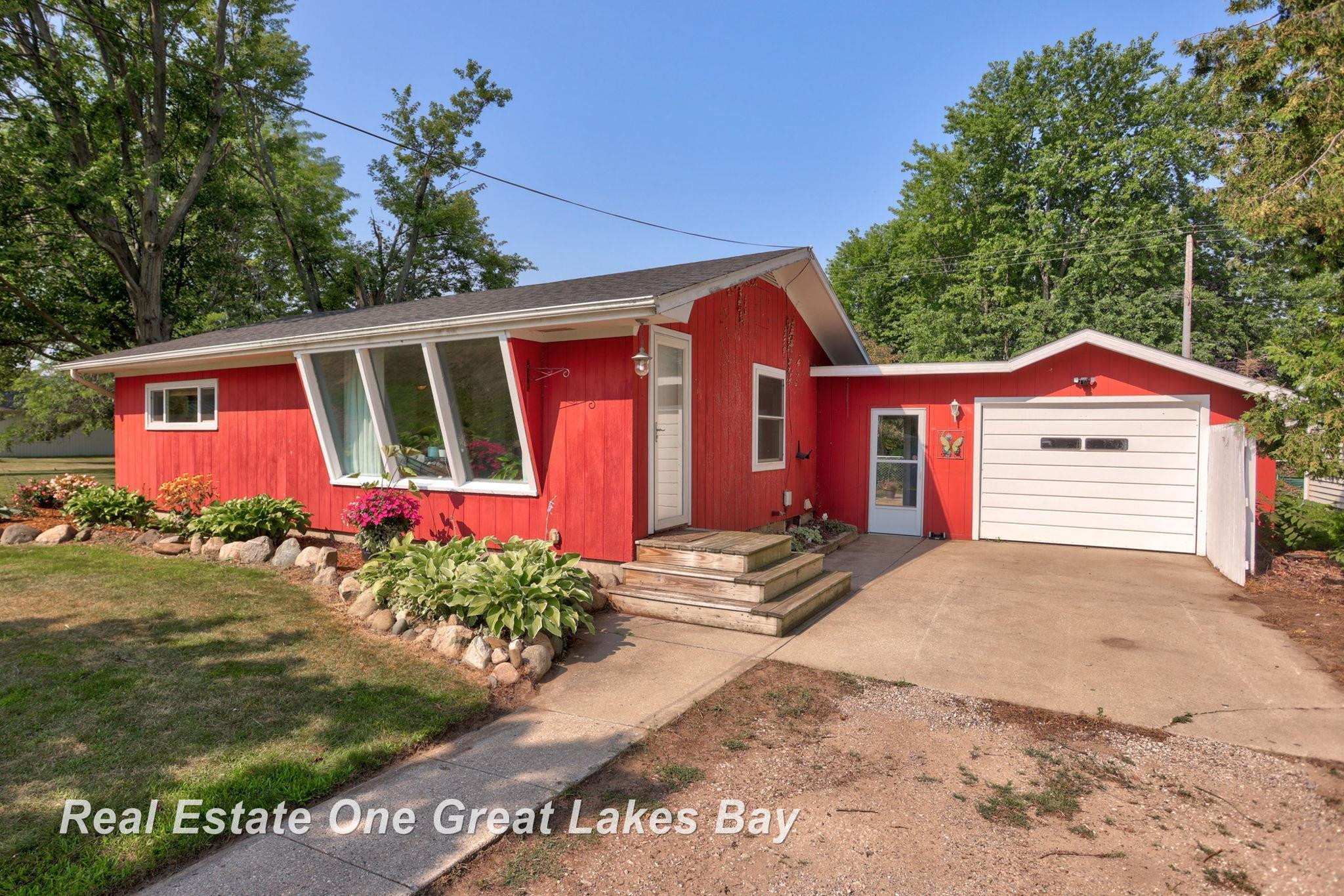 2287 N Main Street, MI 48733 — front exterior