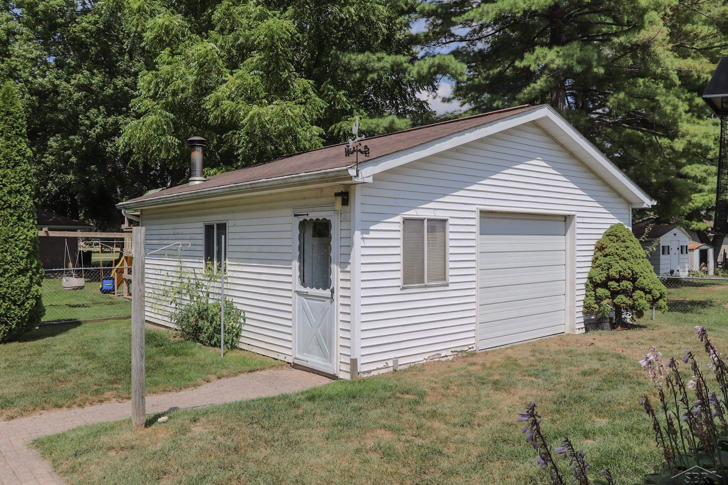 1686 Michaelane Drive, Saginaw, MI 48604 — Photo 15