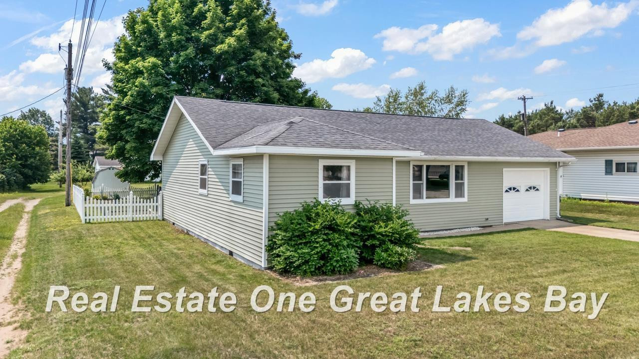 2209 12th S. Avenue, Escanaba, MI 49829 — Photo 2