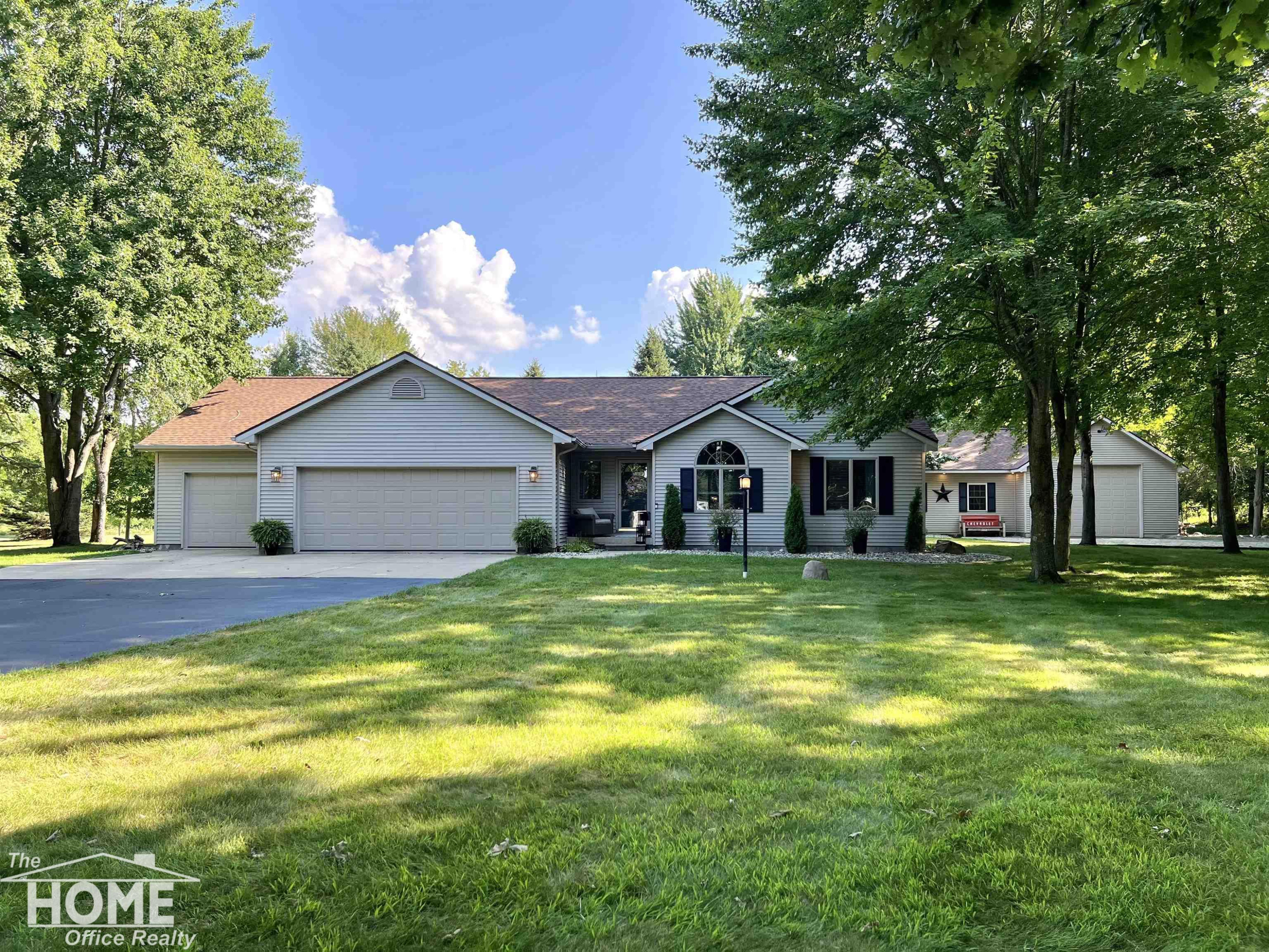 11085 Baldwin Road, Chesaning, MI — front exterior