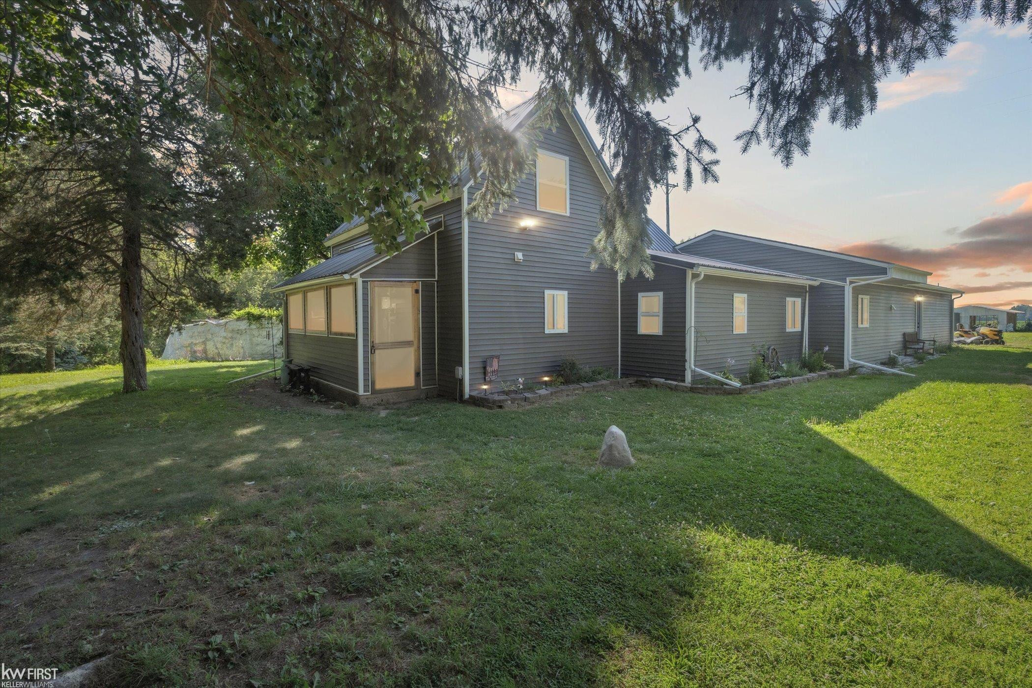 1575 W Barnes Road, Fostoria, MI 48435 — front exterior