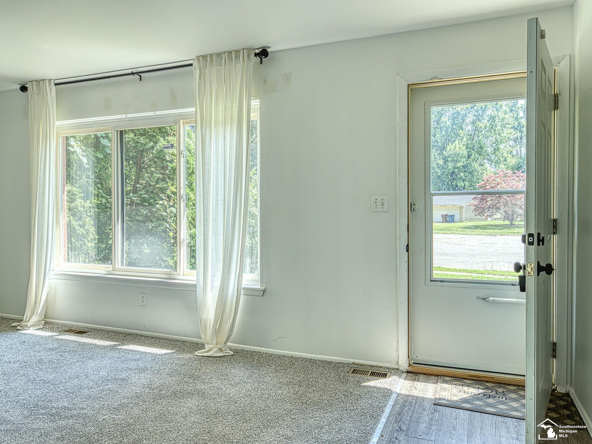 8648 Heather Court, Ypsilanti, MI 48198 — Photo 11