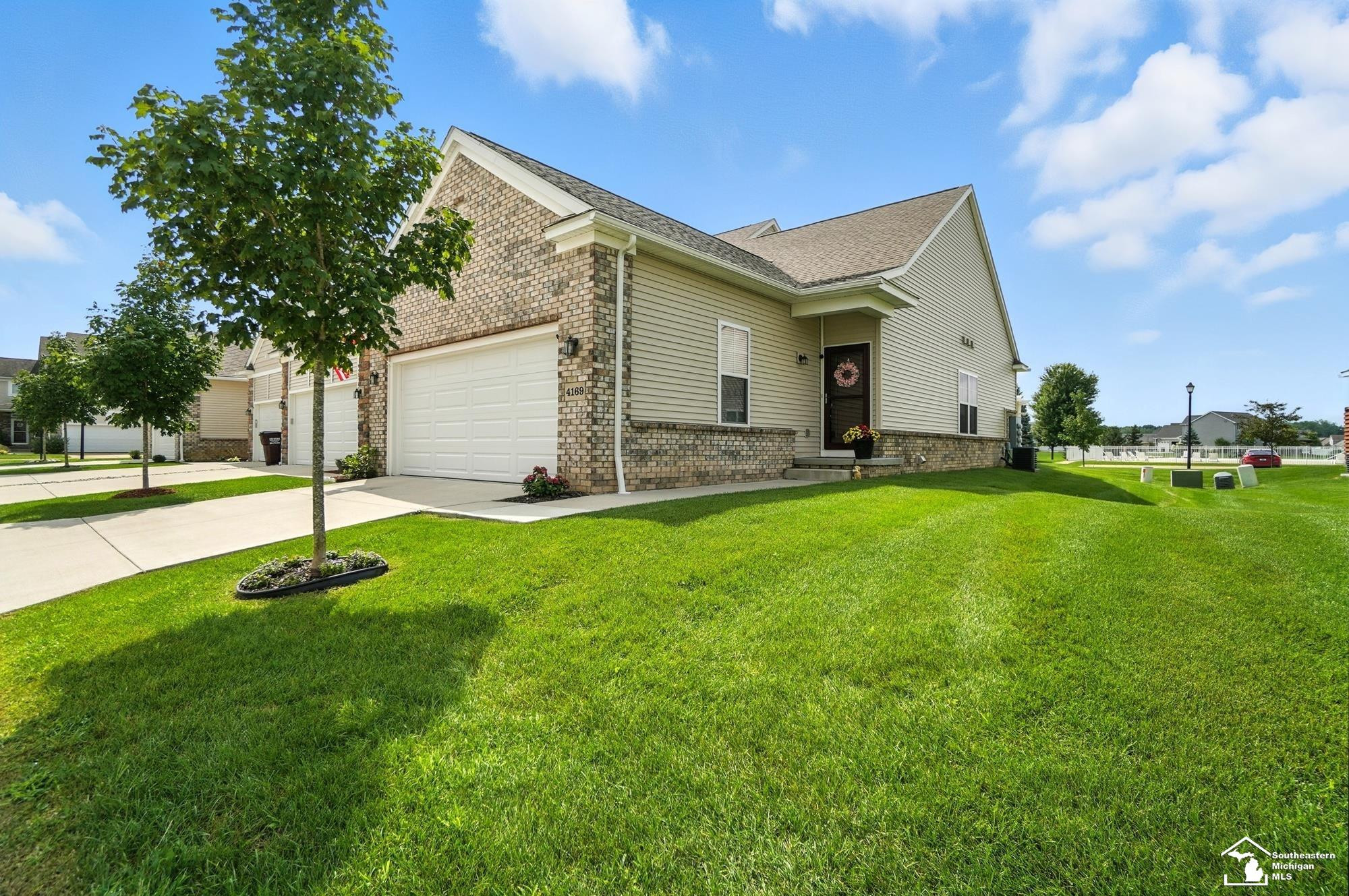 4169 Plum Village Ct Court, Monroe, MI 48161 — Photo 2