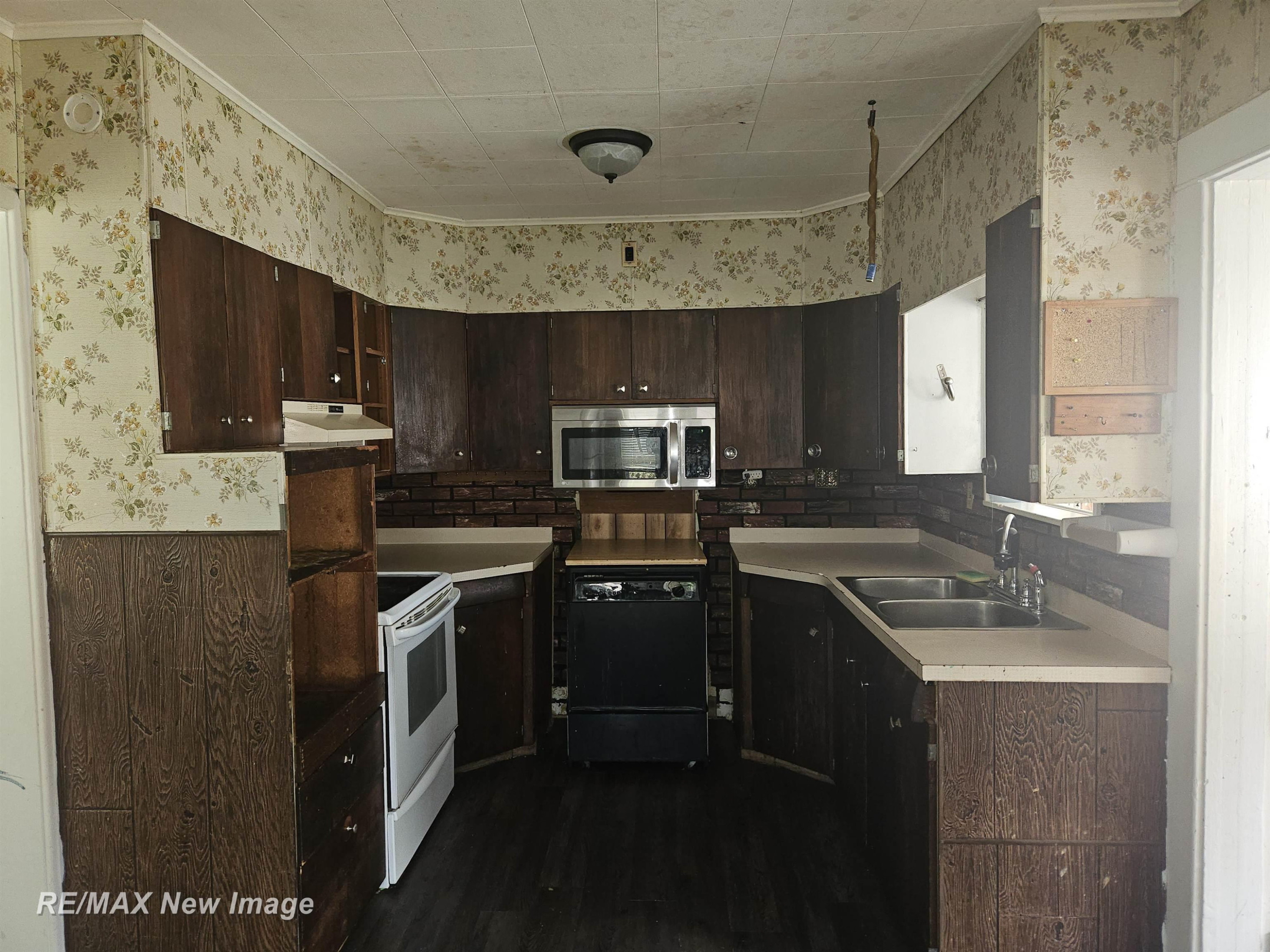 704 Stoker Drive, Saginaw, MI 48604 — Photo 6