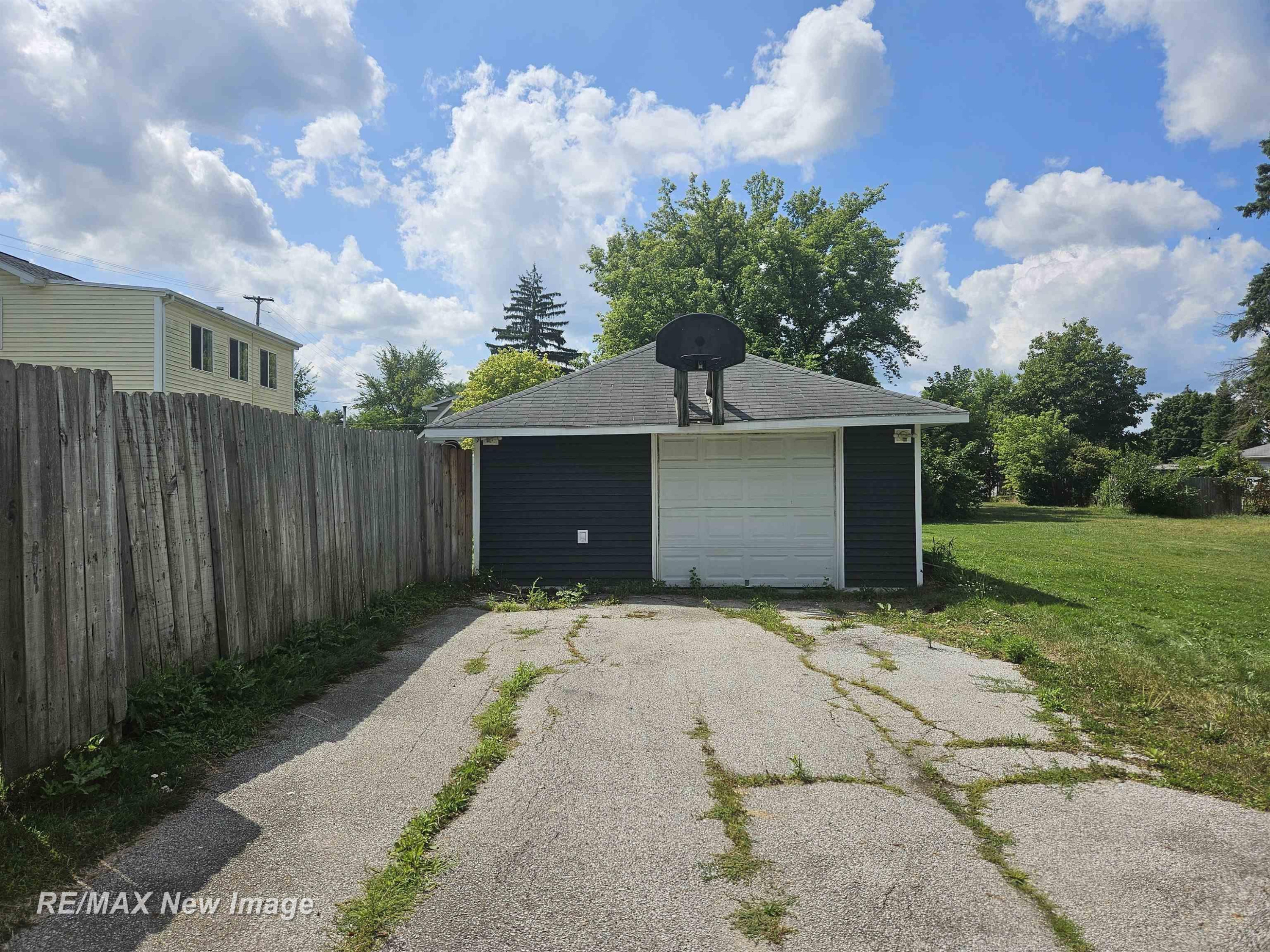 704 Stoker Drive, Saginaw, MI 48604 — Photo 14