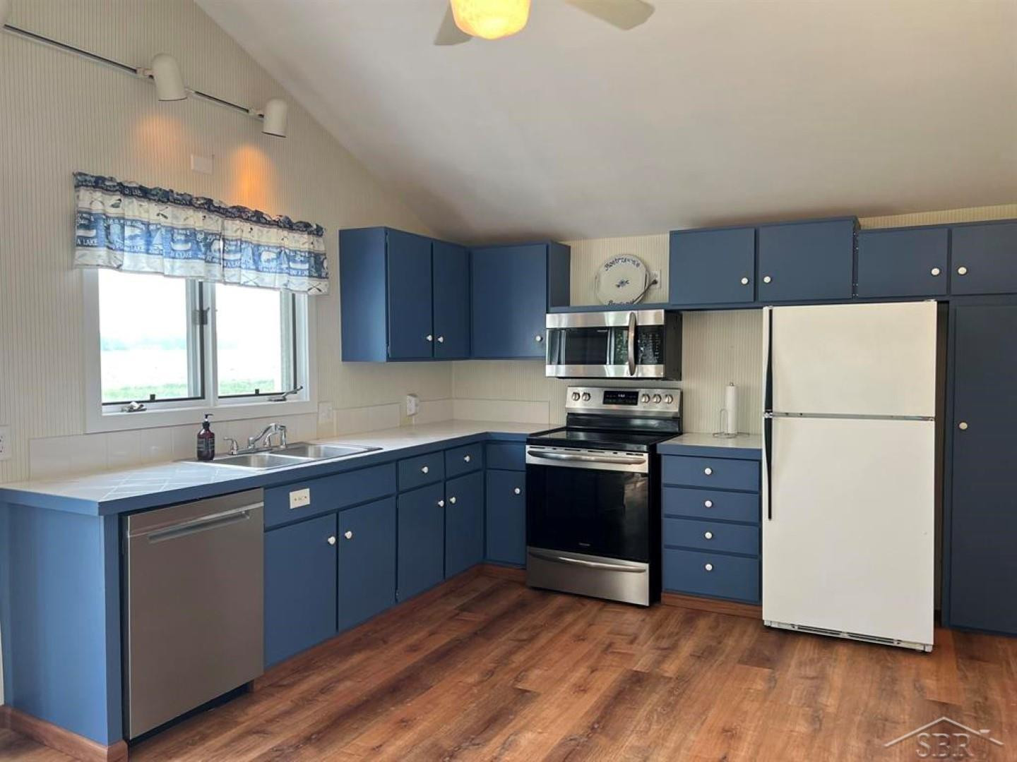2698 N Peterson Drive, Sanford, MI 48657 — Photo 23