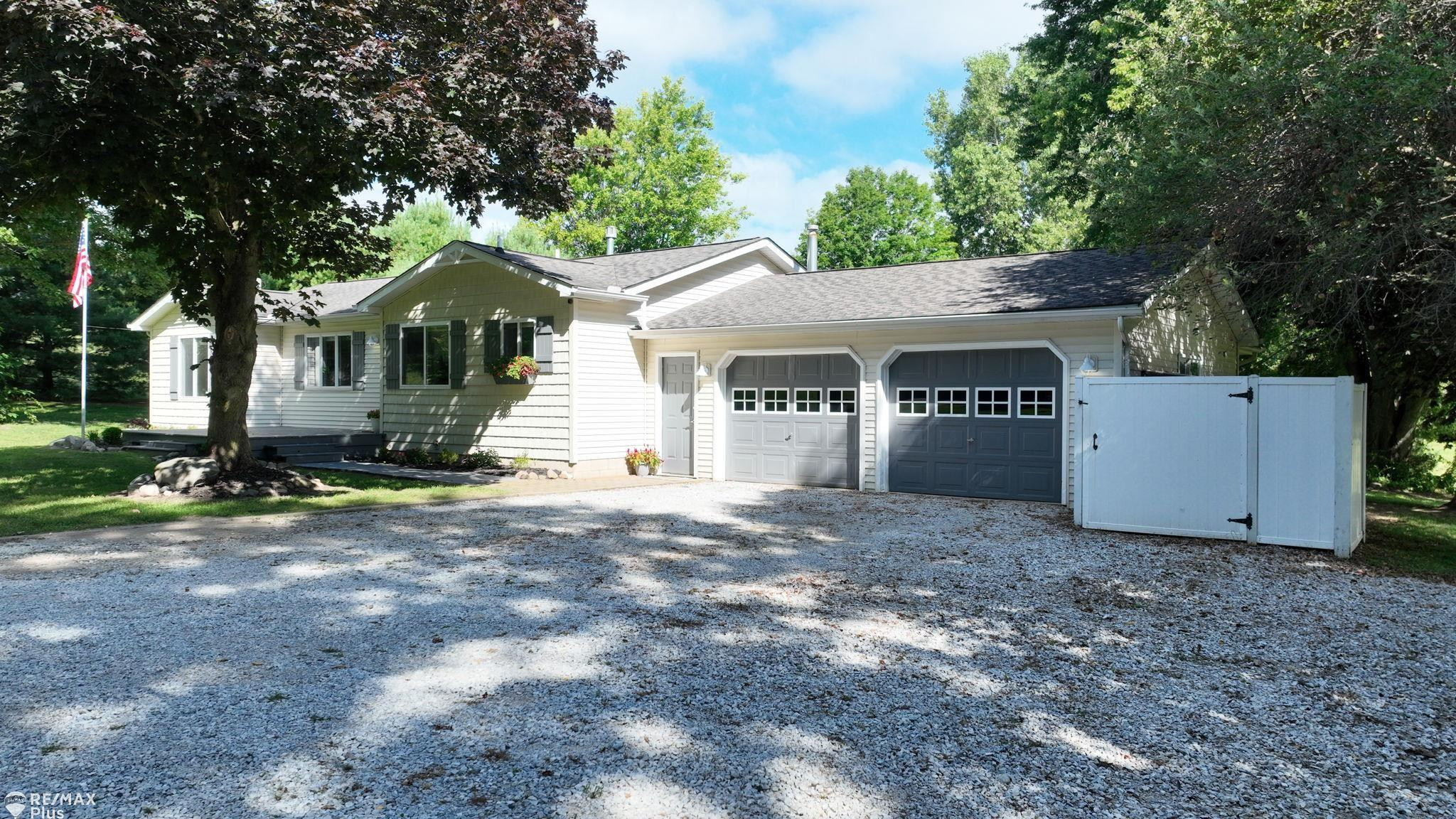 102 W Sawdust Corners Road, Lapeer, MI 48446 — Photo 2