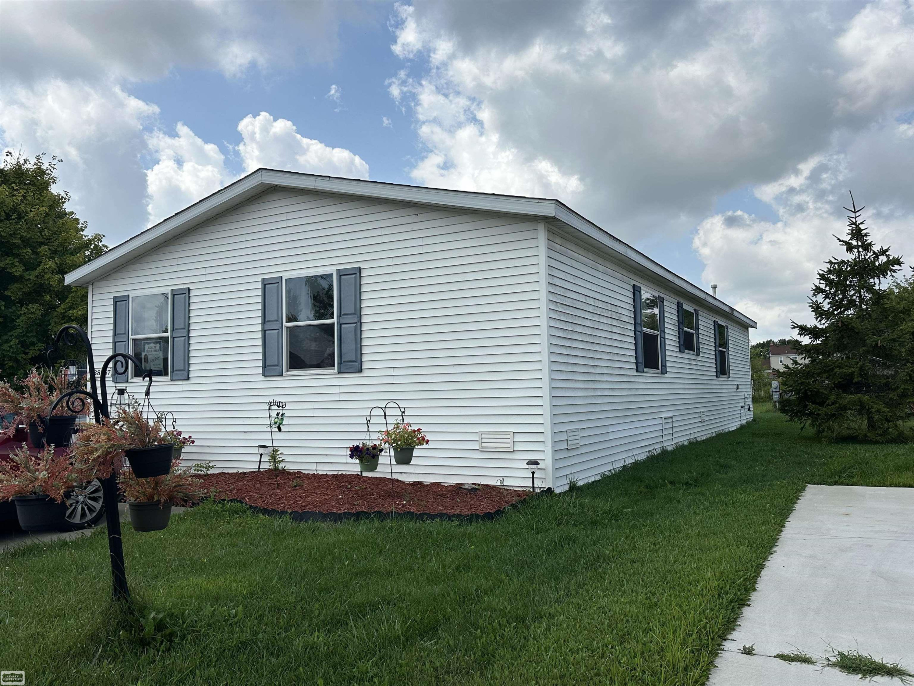 38067 St. Tropez Drive, Clinton Twp, MI 48038