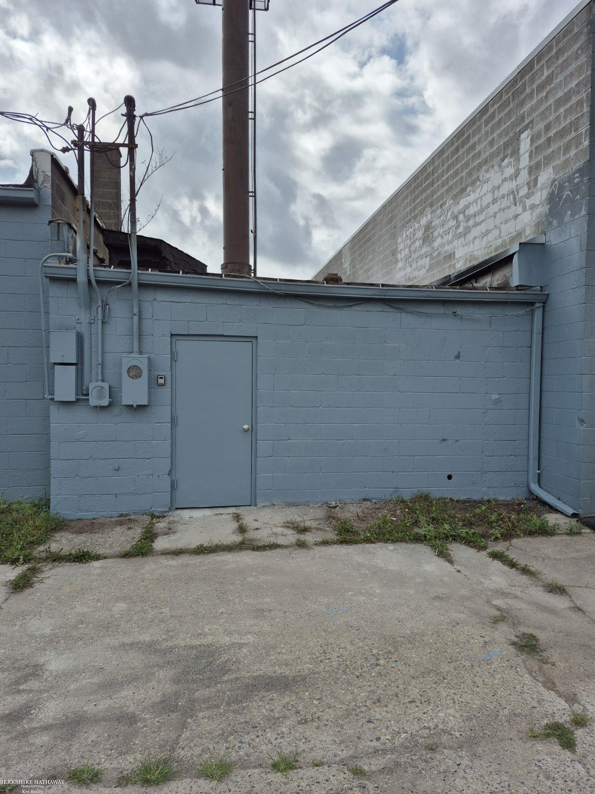 16635 Harper Avenue - Photo 2