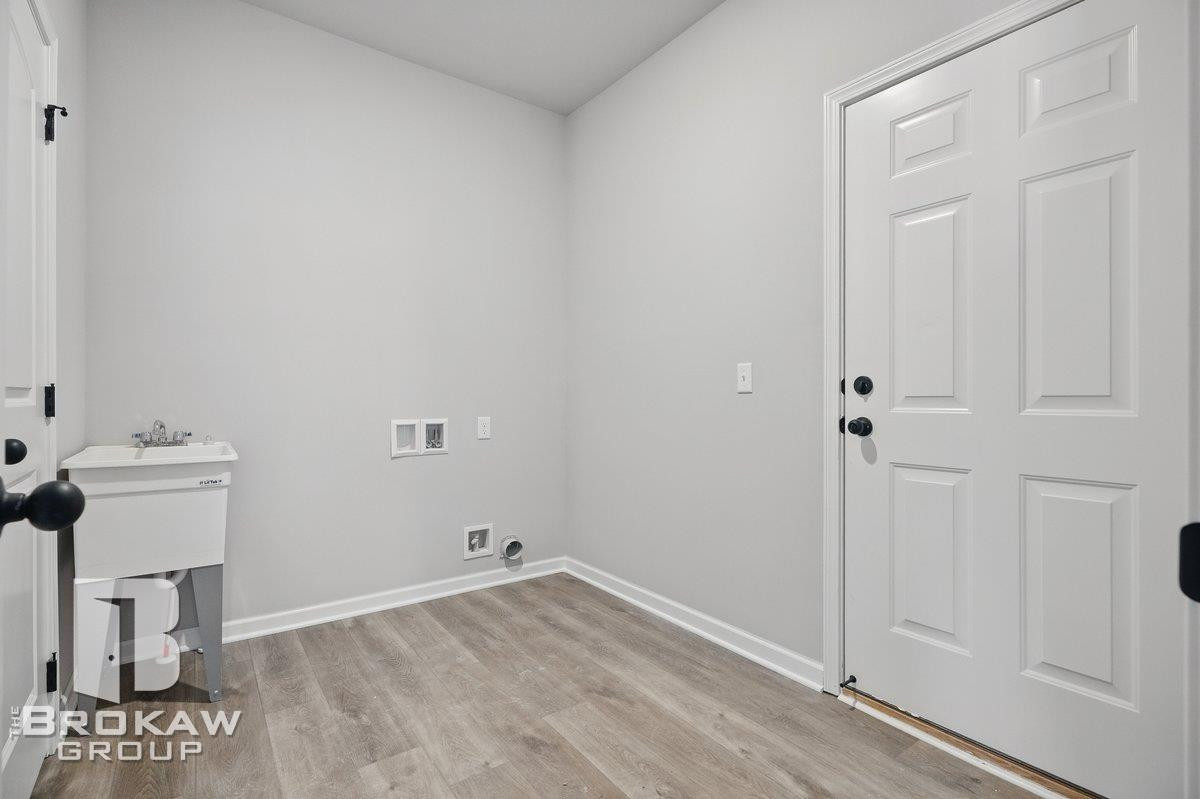 1421 Luxington Drive, Lapeer, MI 48446 — Photo 22