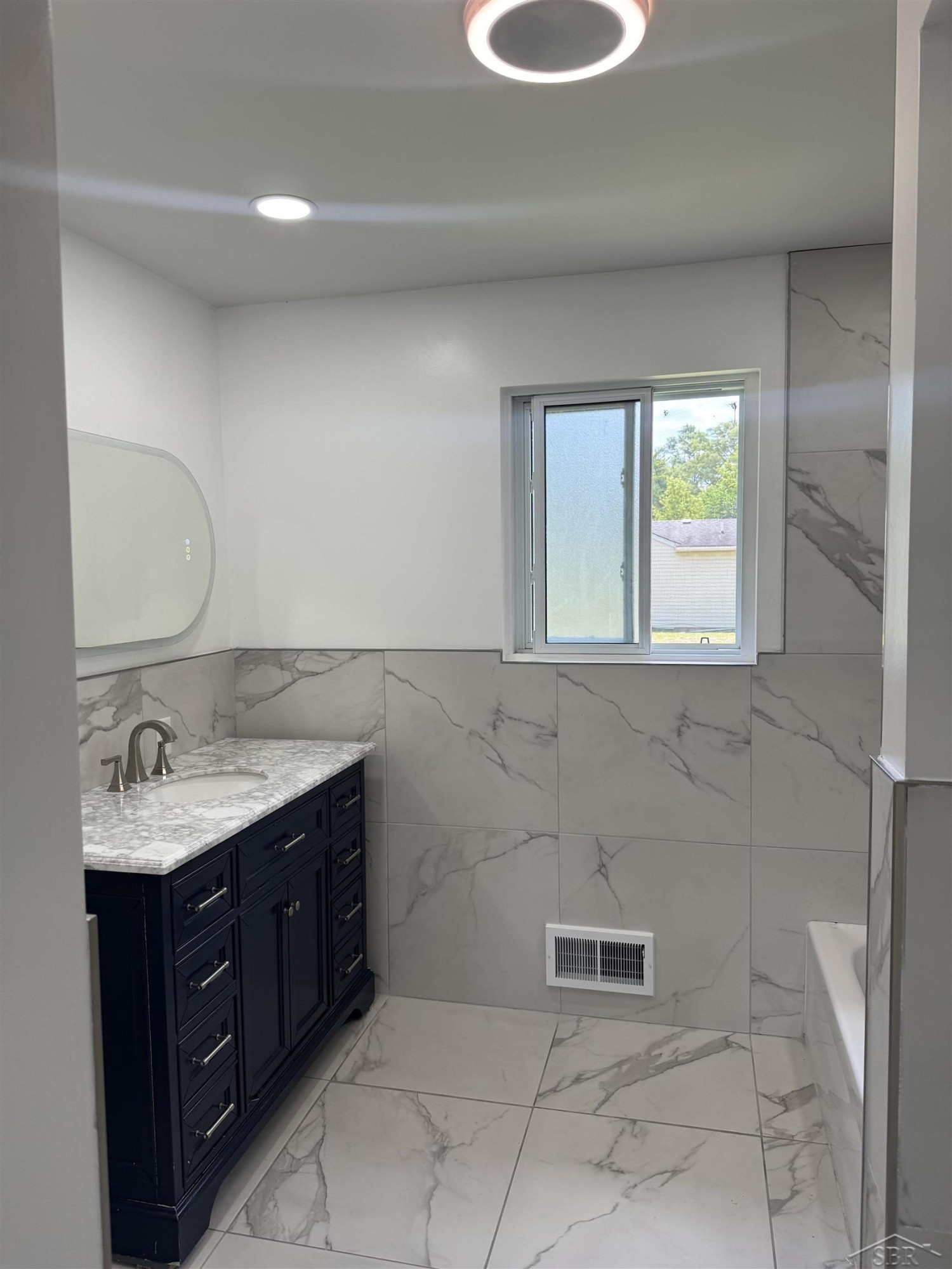 4984 Hull Road, MI 48601 — Photo 11