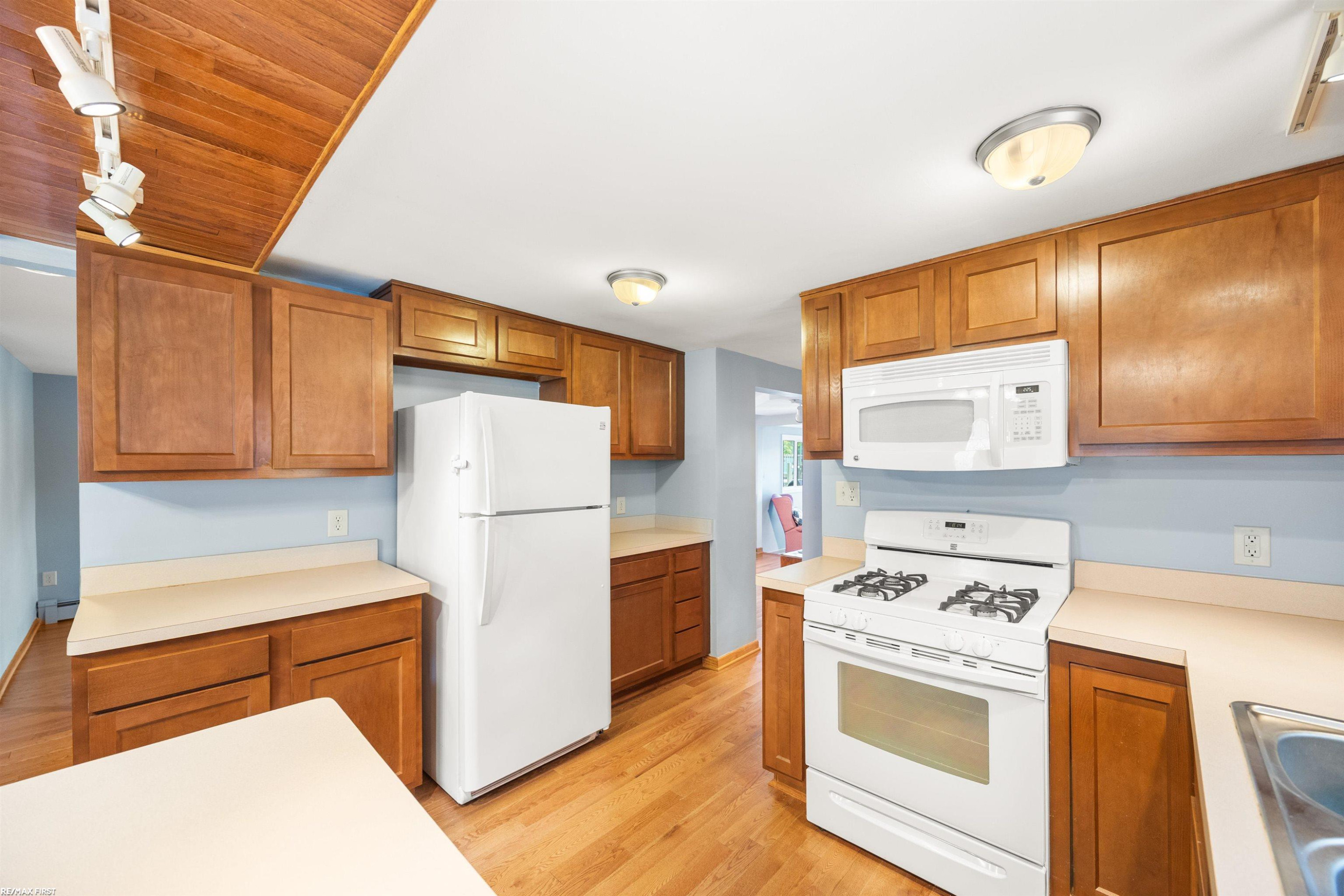 671 Lakeshore Drive, Columbiaville, MI 48421 — Photo 6