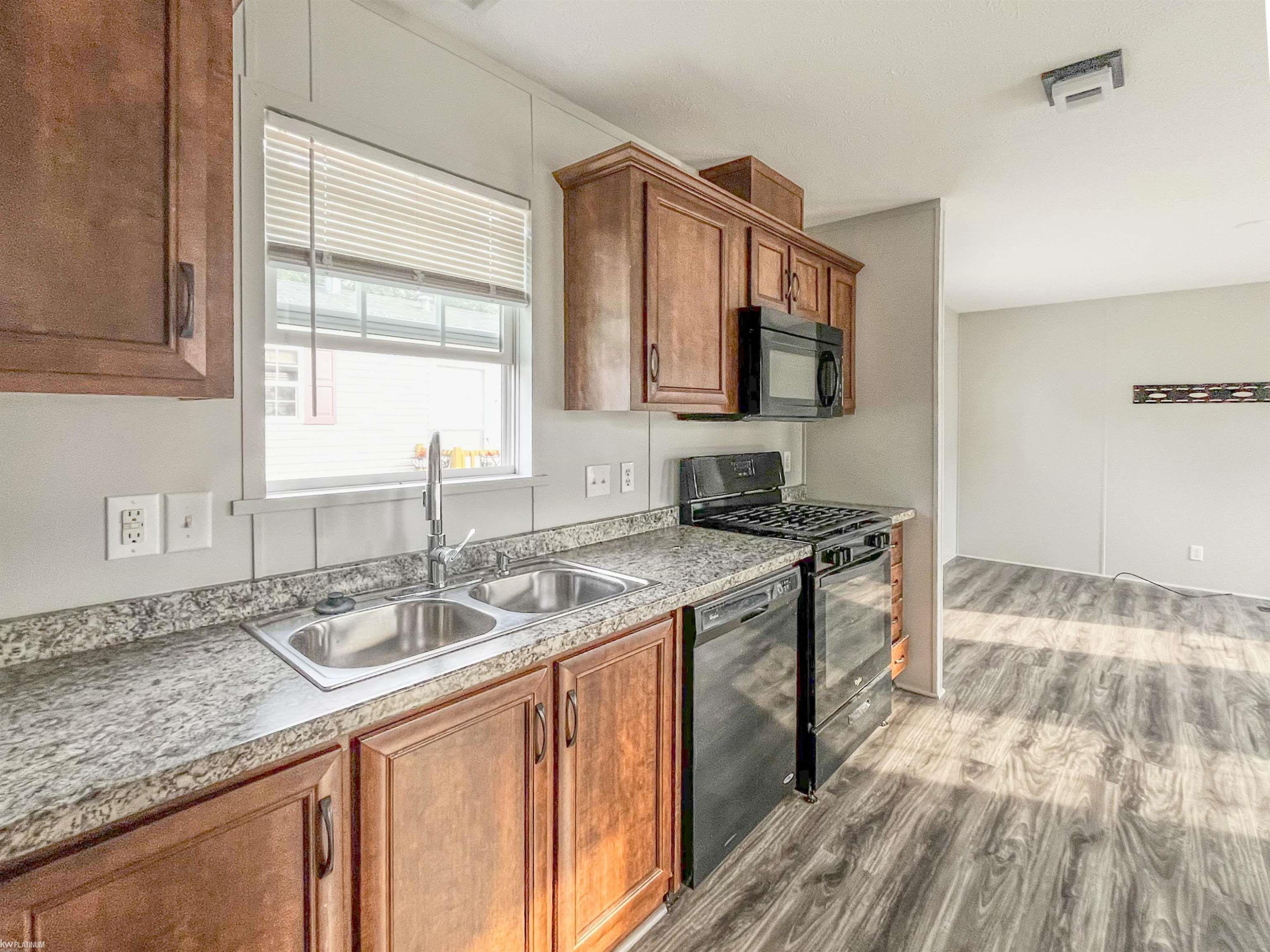 2028 Riverview Drive, MI 48079 — Photo 10