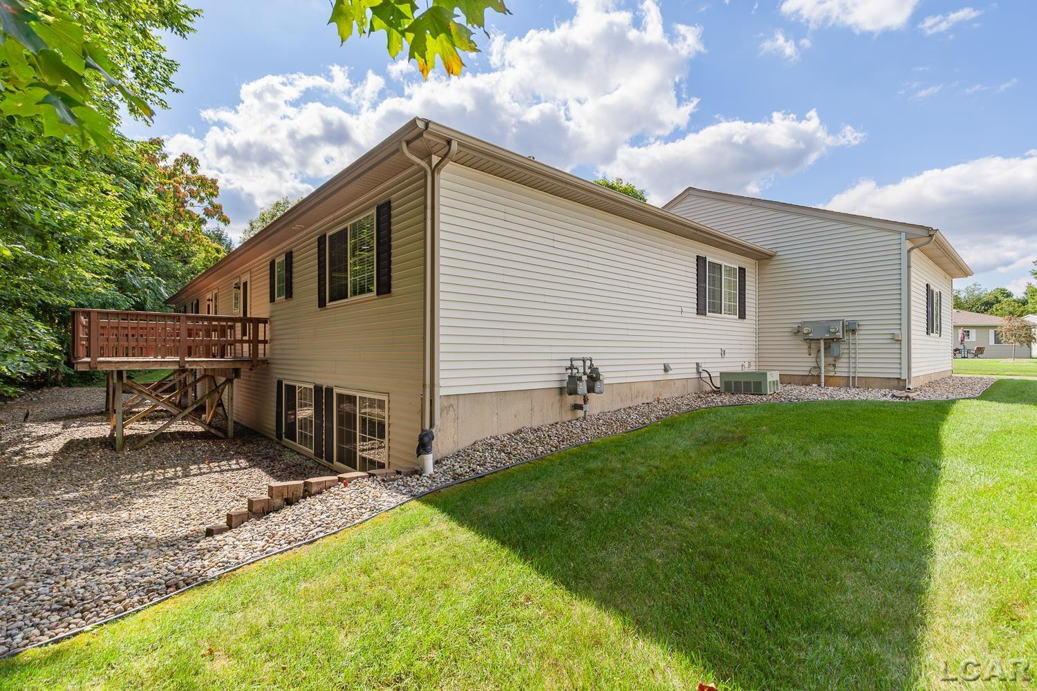 302 Lakewood Drive, Adrian, MI 49221 — Photo 3