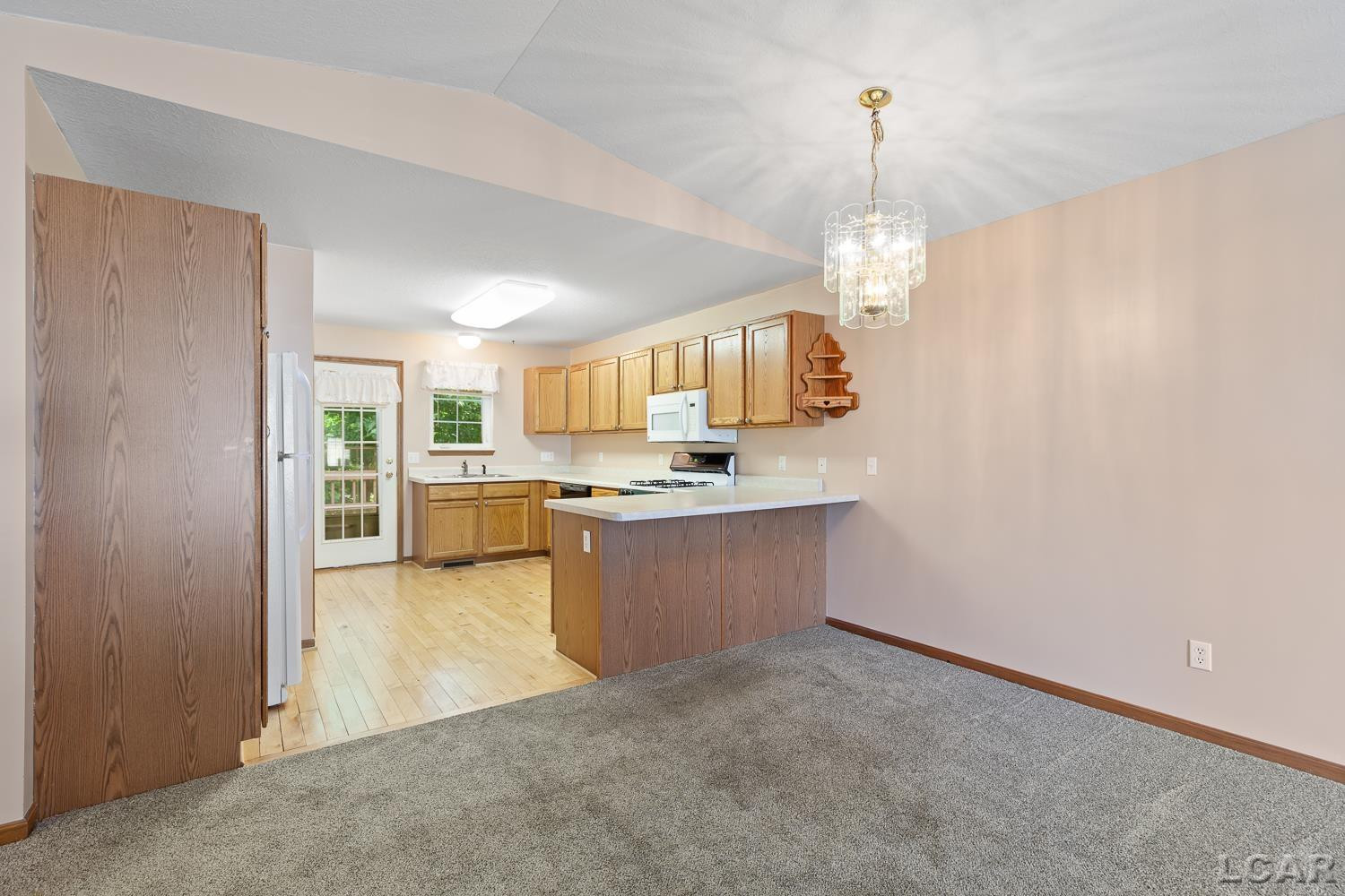 302 Lakewood Drive, Adrian, MI 49221 — Photo 8