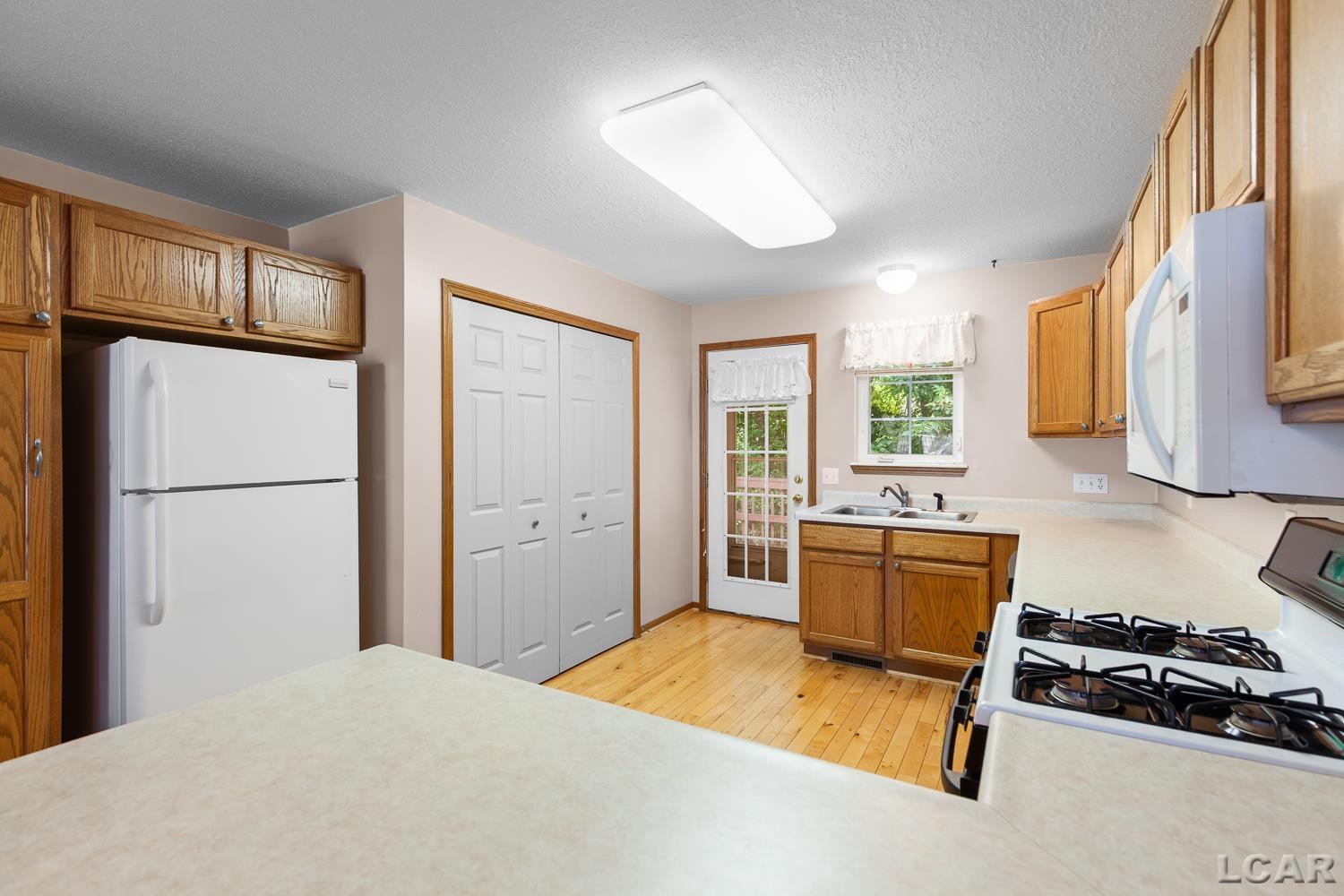 302 Lakewood Drive, Adrian, MI 49221 — Photo 10