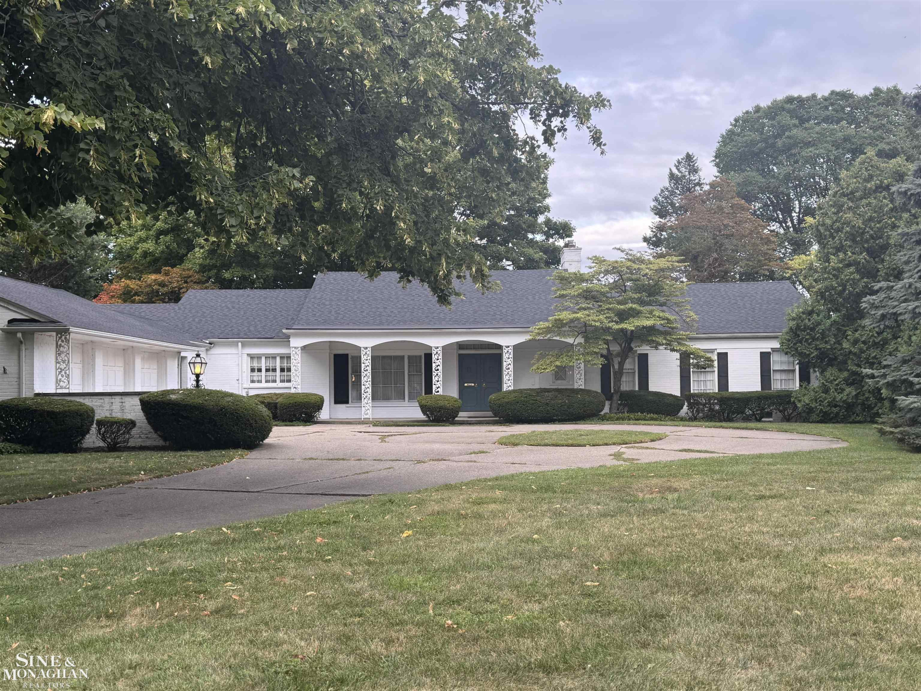 586 Shelden Road, Grosse Pointe Shores, MI 48236 — front exterior