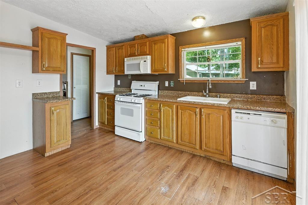 1986 S Hillcrest Drive, Lake, MI 48632 — Photo 9
