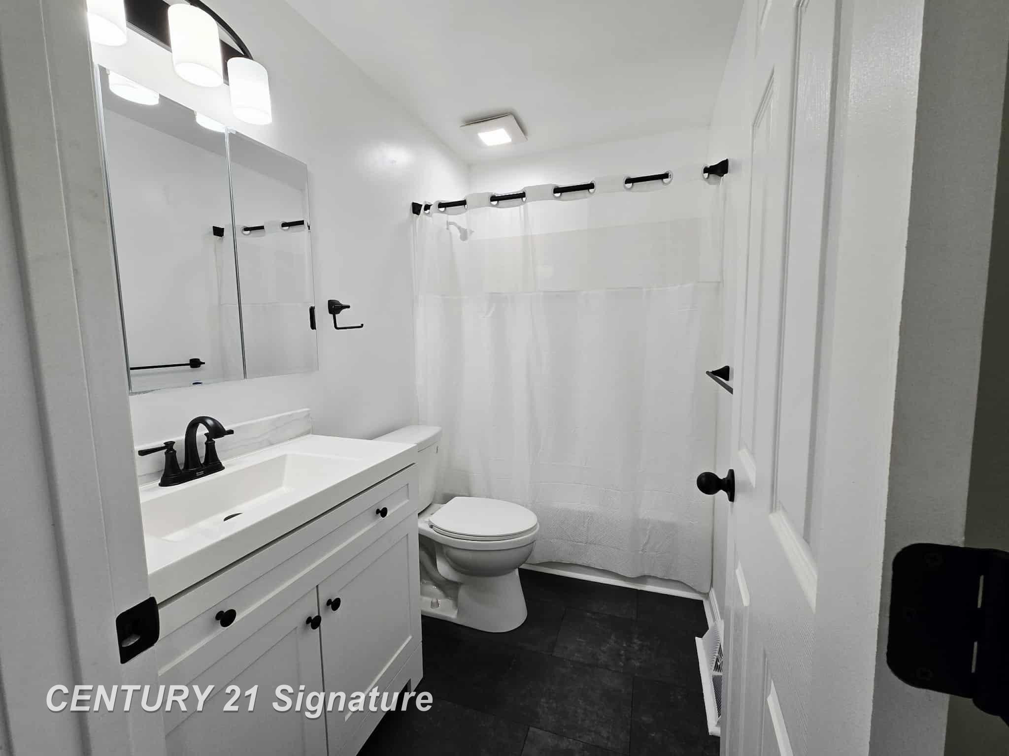 4310 Tommy Armour Drive, Flint, MI 48506 — Photo 10