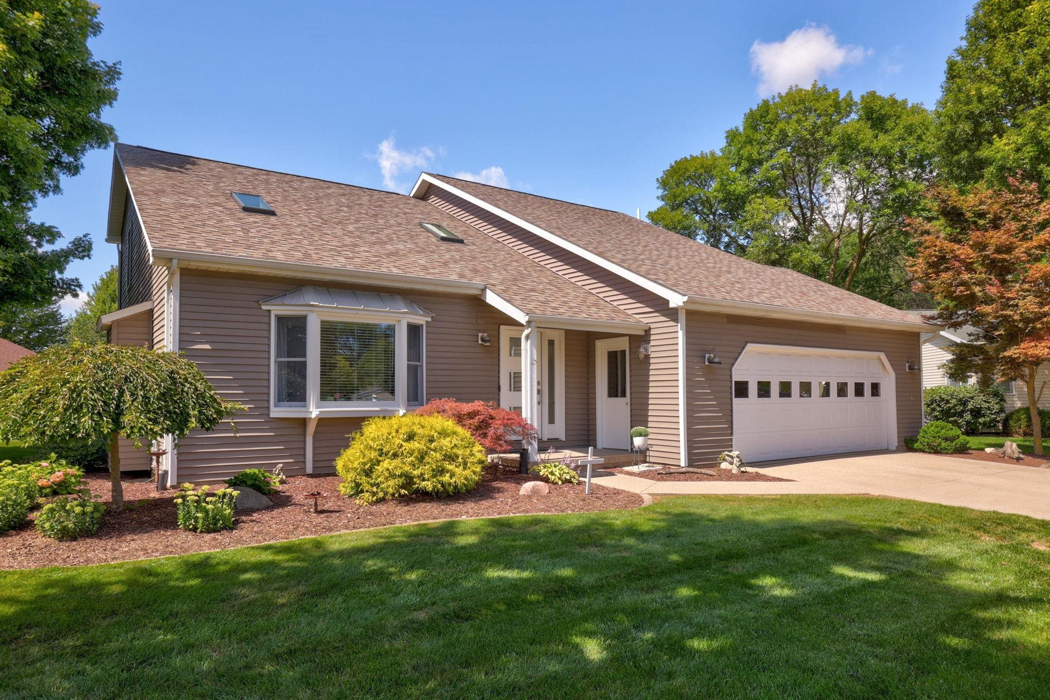 6 Rupprecht Court, Frankenmuth, MI 48734 — front exterior