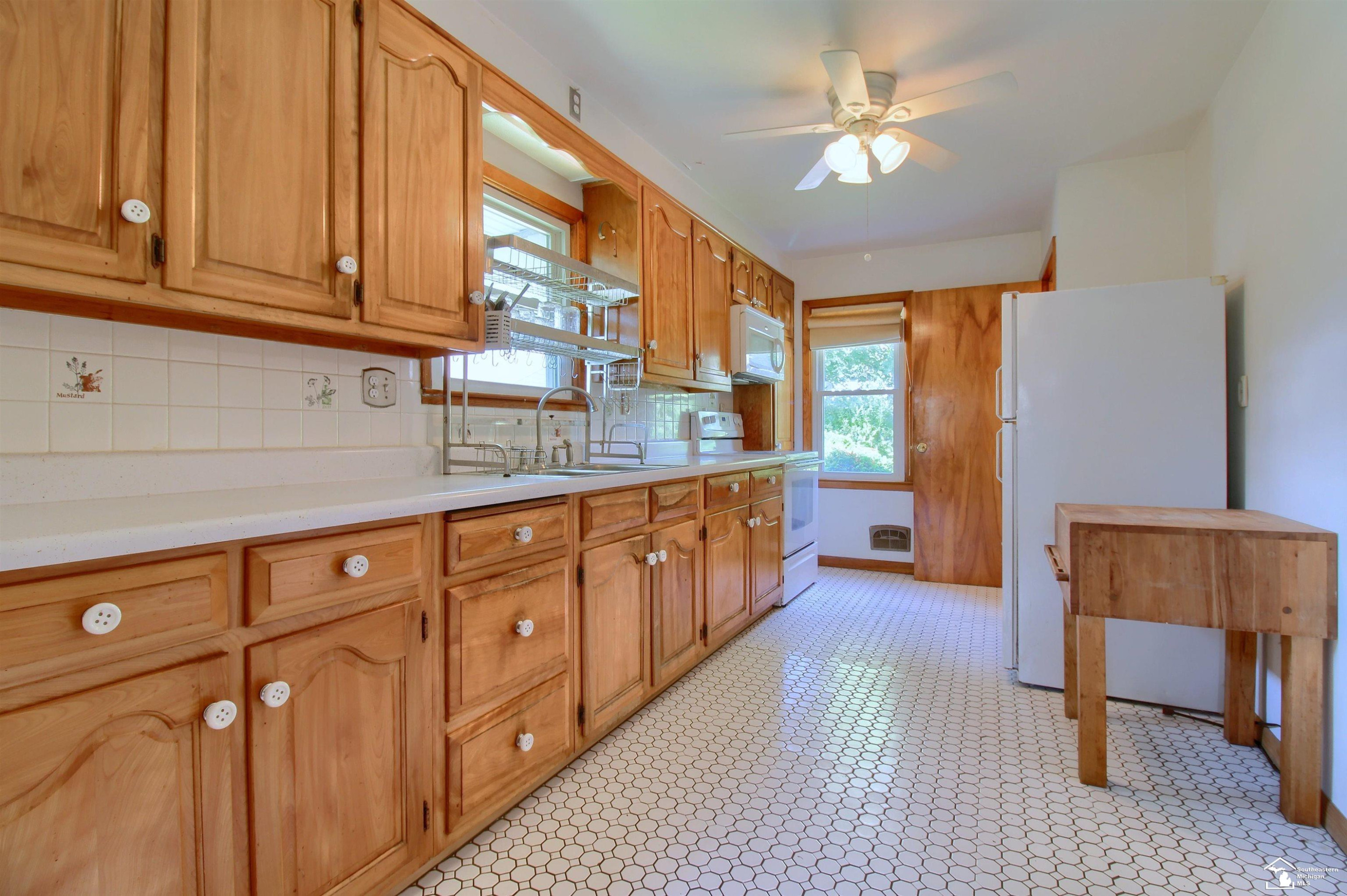 3039 N Prospect Road, Ypsilanti, MI 48198 — Photo 8