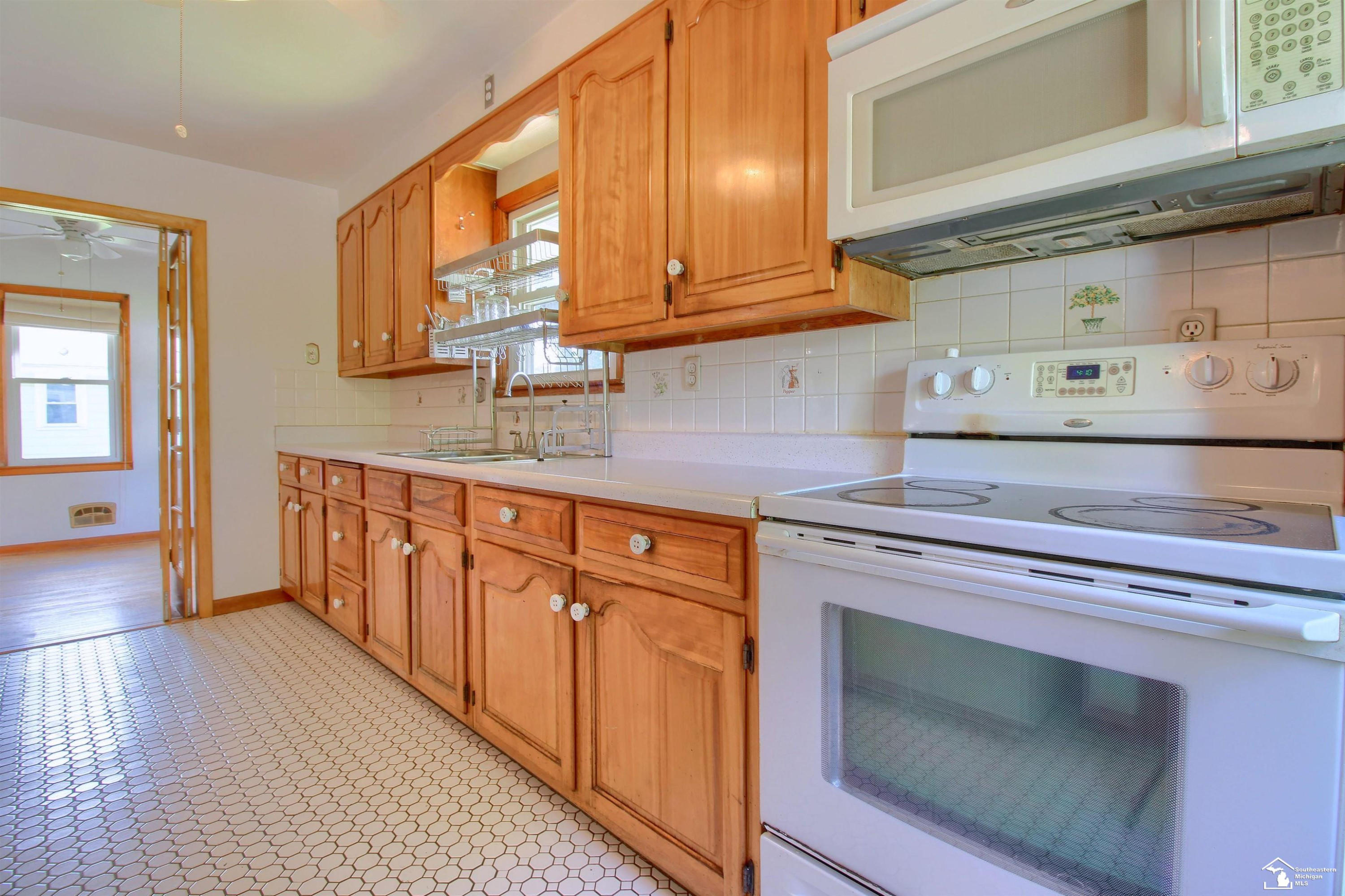 3039 N Prospect Road, Ypsilanti, MI 48198 — Photo 9