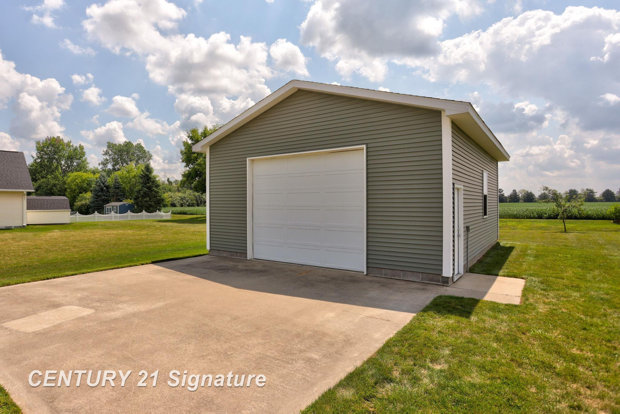 1929 Carter Ridge Court, Auburn, MI 48611 — Photo 16