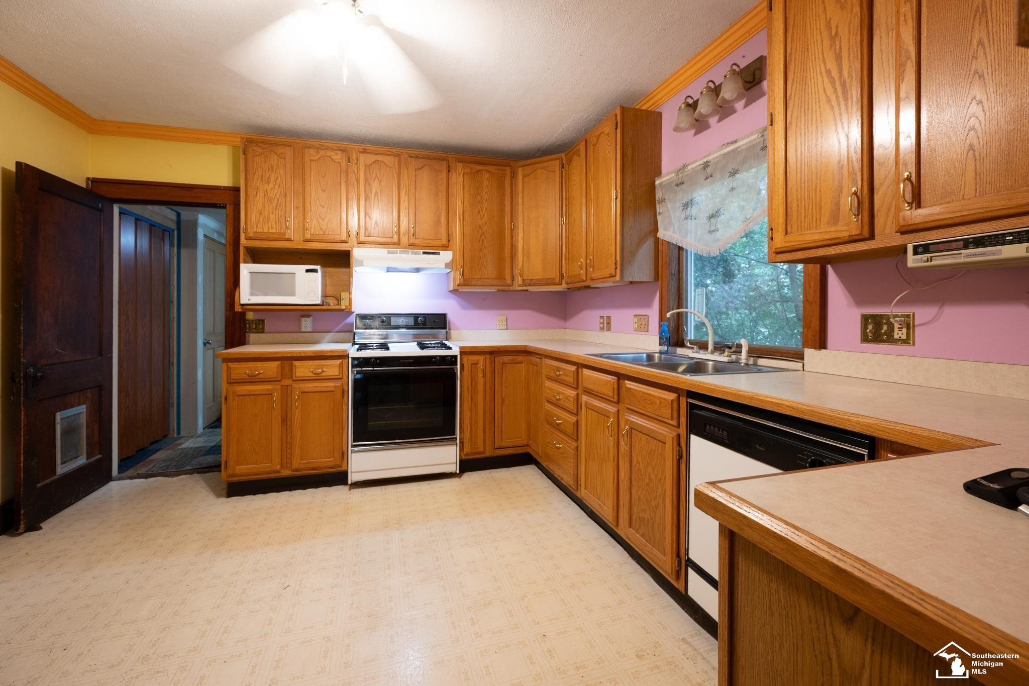 8318 Memorial Highway, MI 49267 — Photo 31