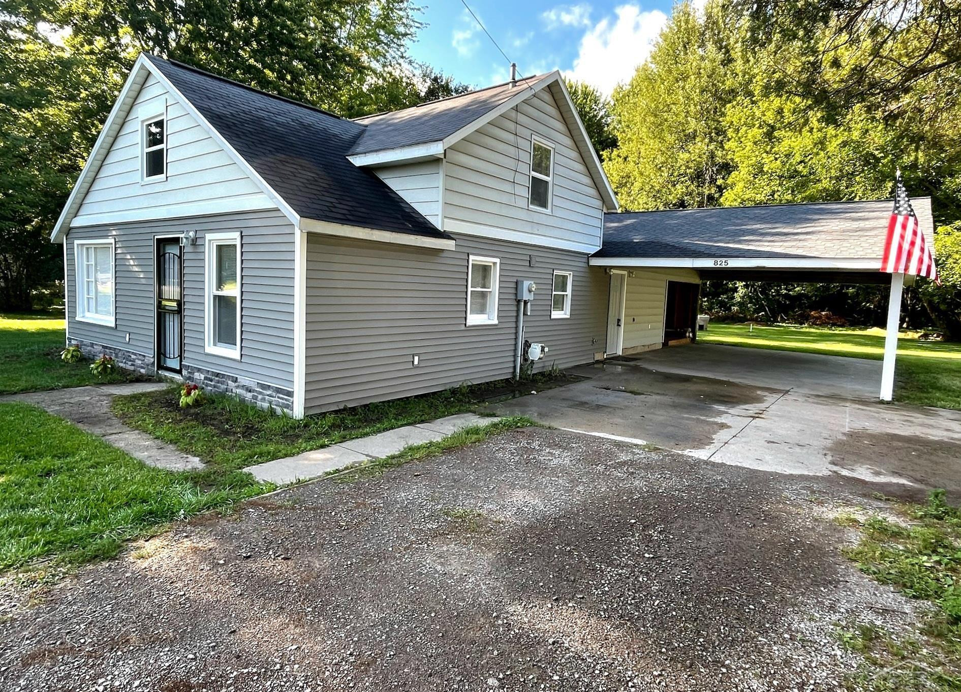 825 E Broad Street, Chesaning, MI 48616 — Photo 2