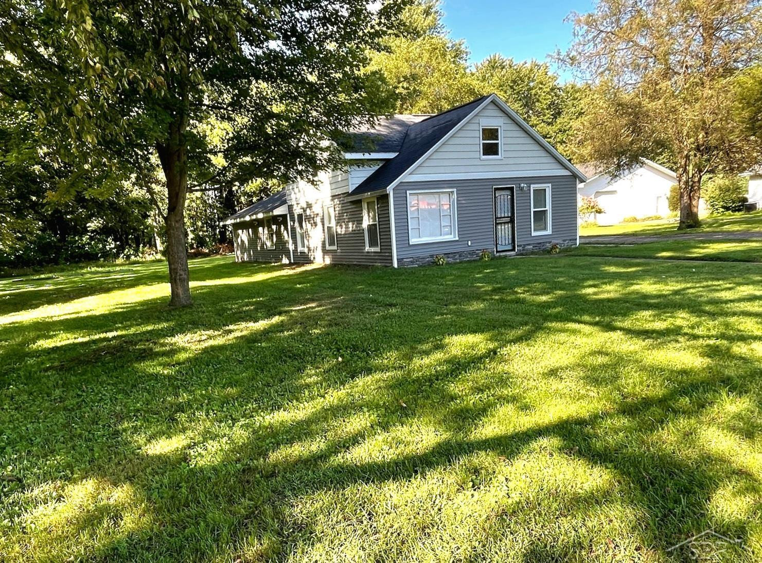 825 E Broad Street, Chesaning, MI 48616 — Photo 25