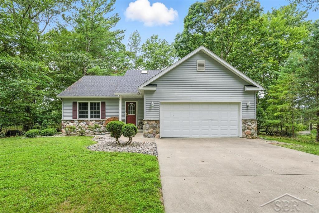 878 S Crooked Tree Lane, Midland, MI 48640 — front exterior