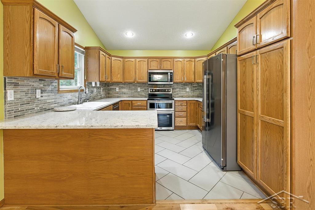 878 S Crooked Tree Lane, Midland, MI 48640 — Photo 9