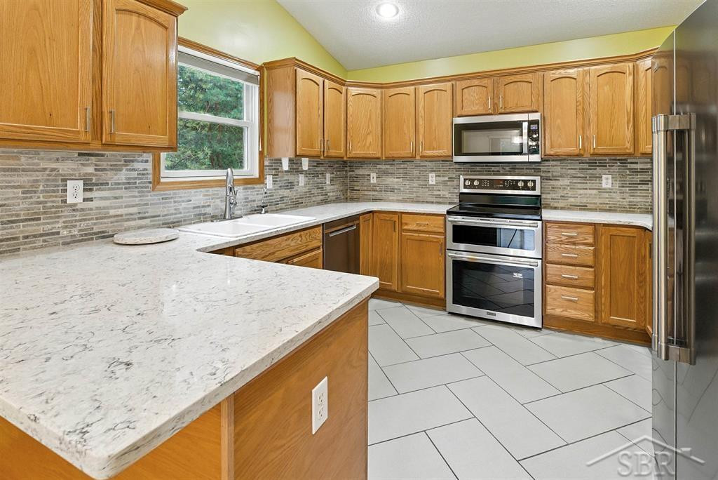 878 S Crooked Tree Lane, Midland, MI 48640 — Photo 10