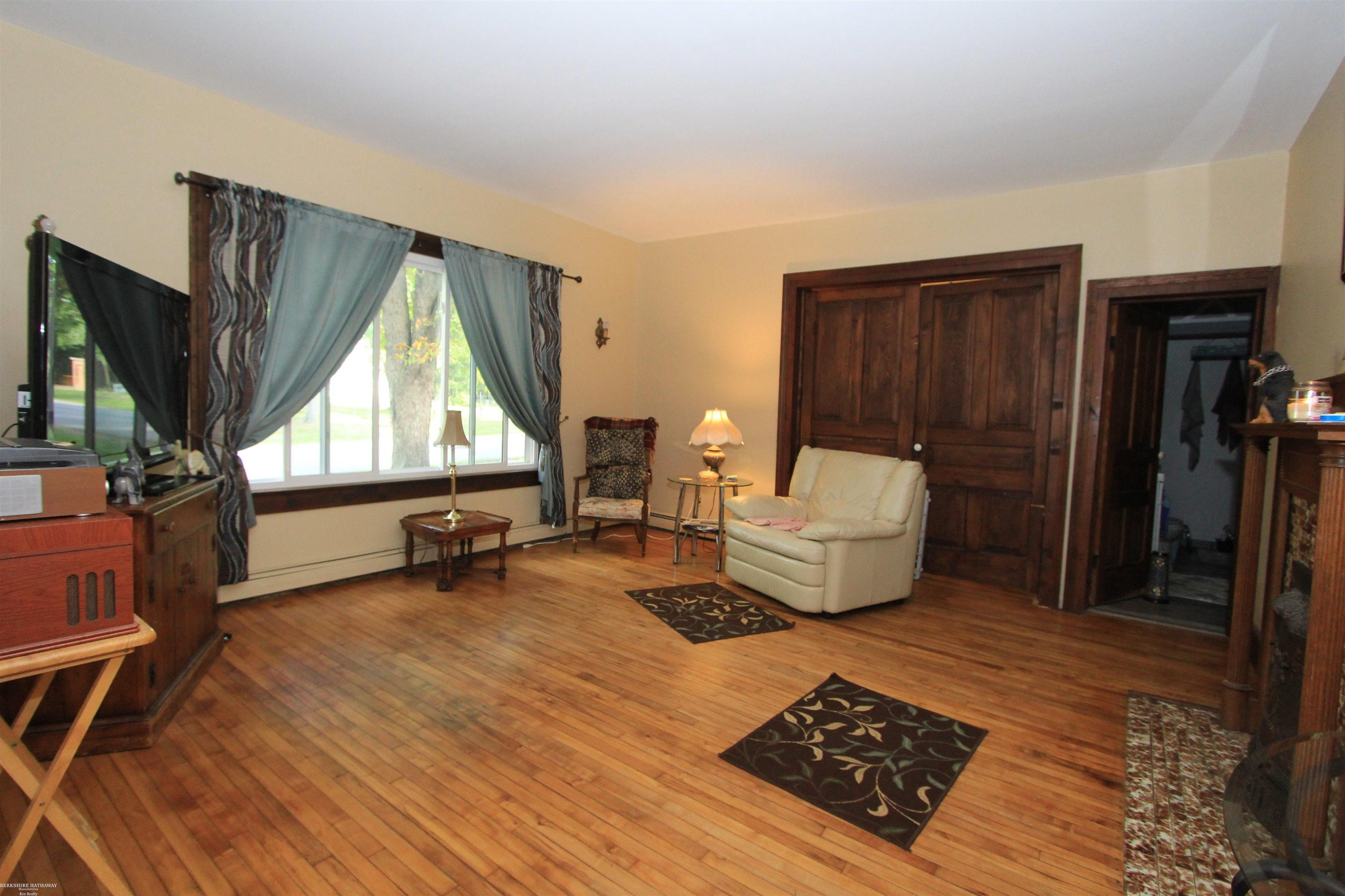 6831 Jefferson Road, North Branch, MI 48461 — Photo 9