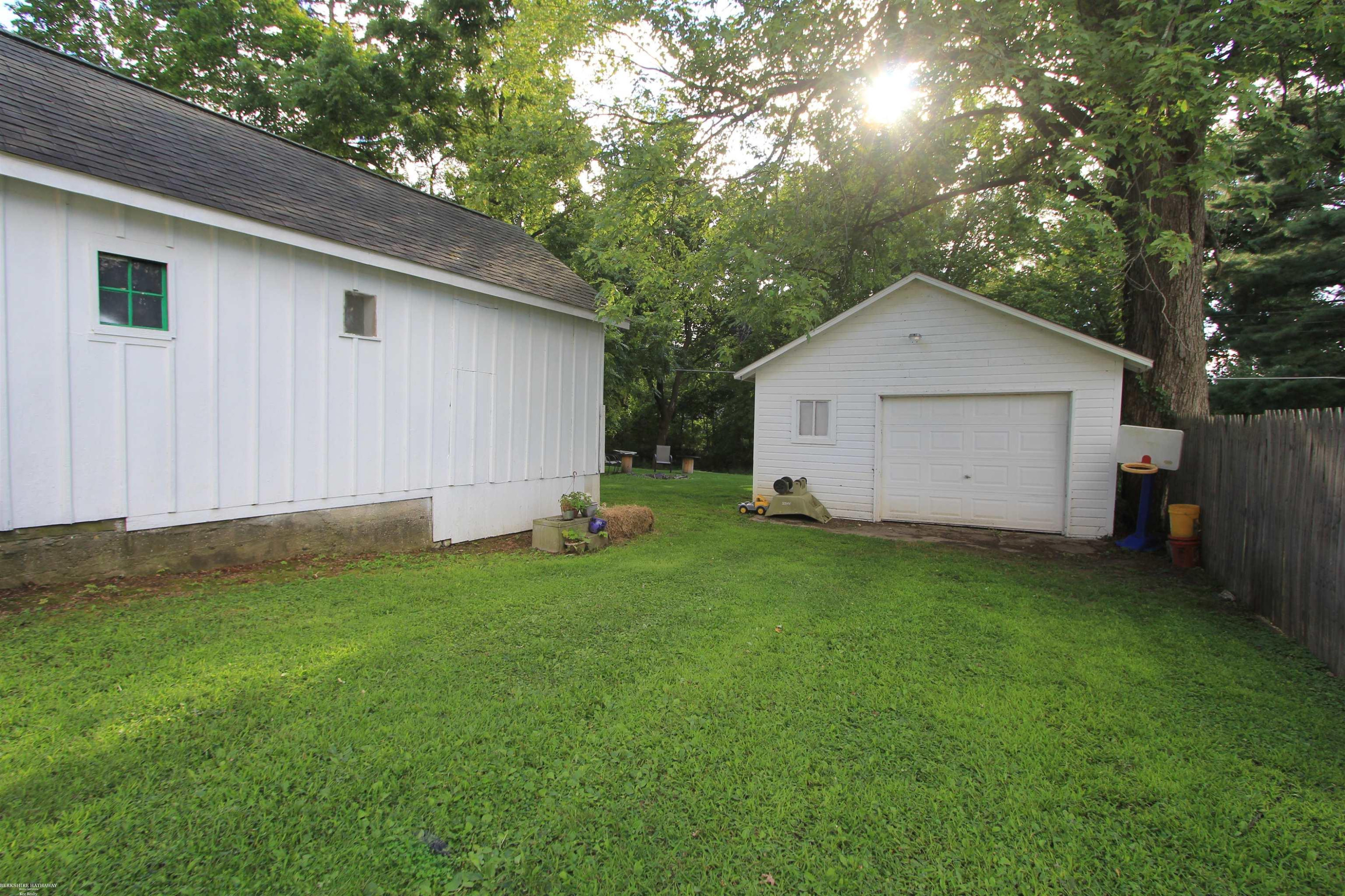 6831 Jefferson Road, North Branch, MI 48461 — Photo 32