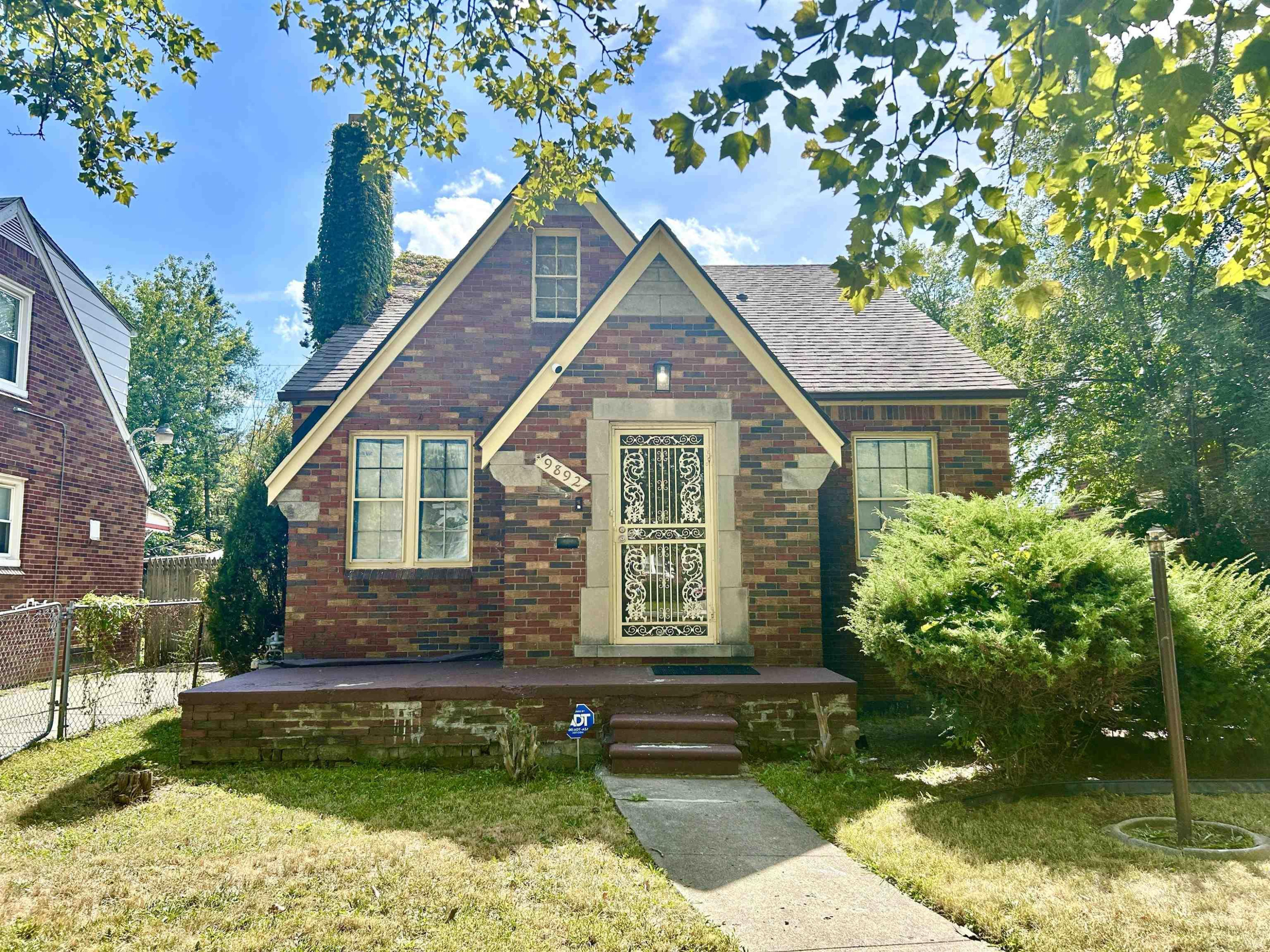9892 E Outer Drive, Detroit, MI 48224 — front exterior