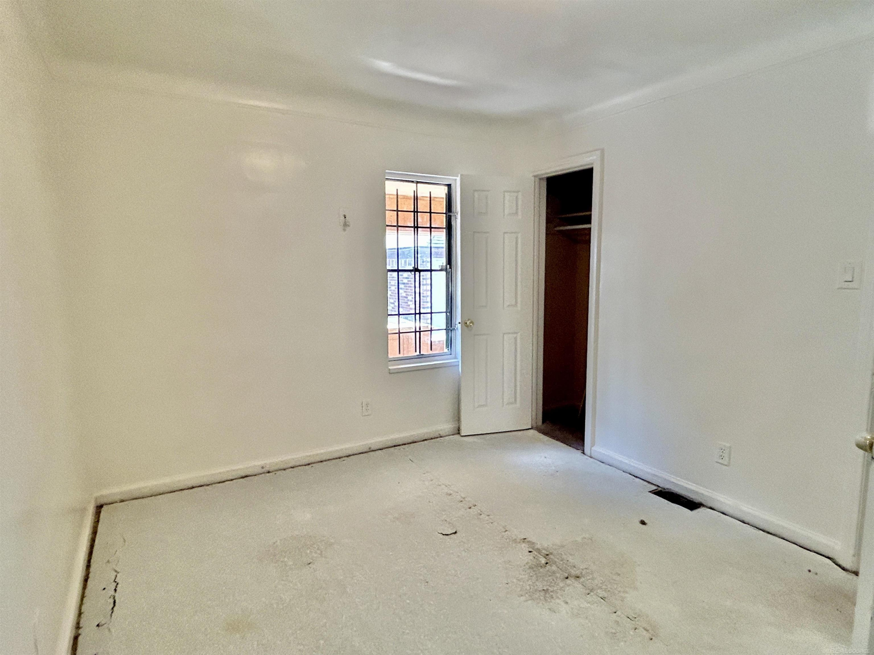9892 E Outer Drive, Detroit, MI 48224 — Photo 14