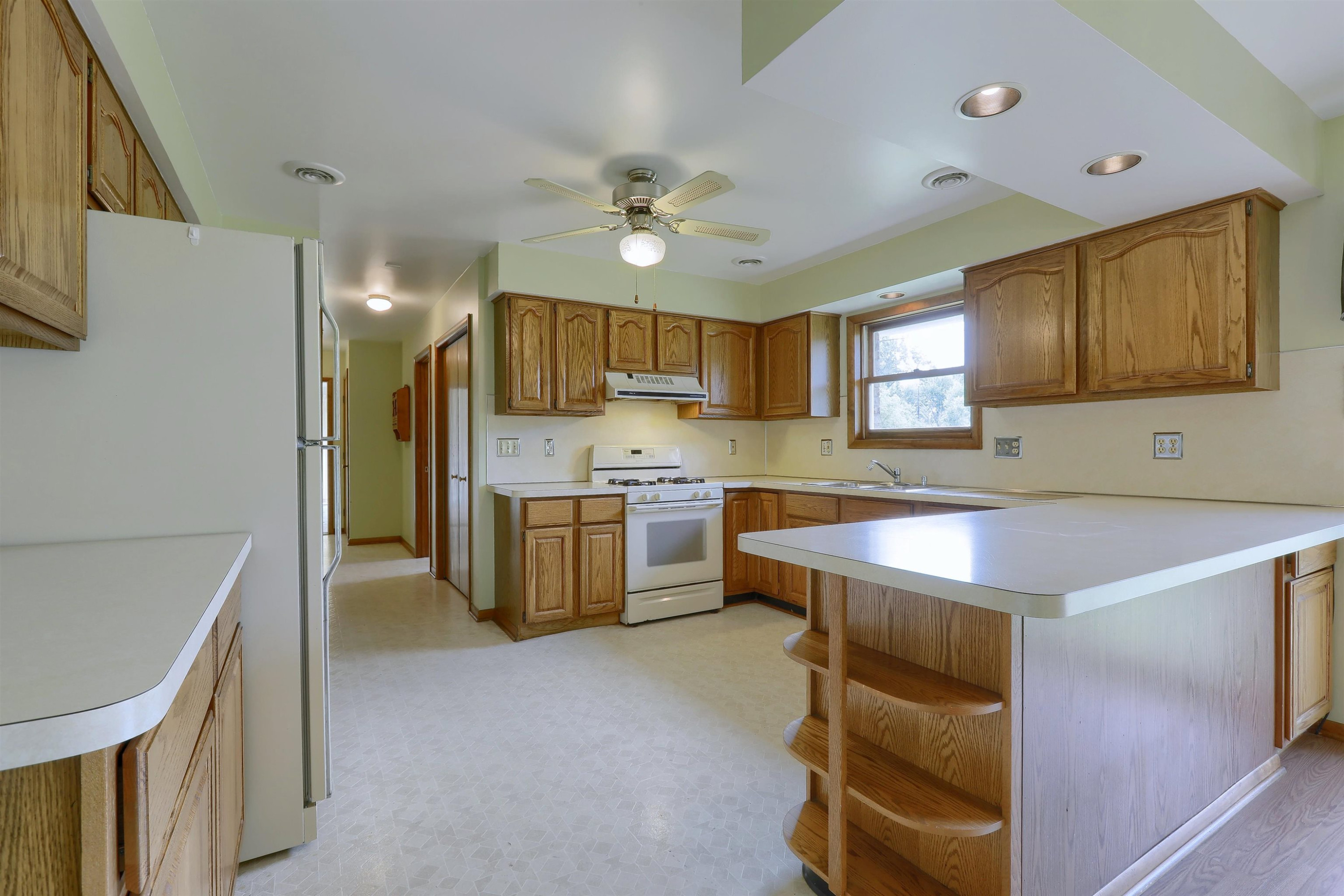 2734 E Wattles Road, Troy, MI 48085 — Photo 11