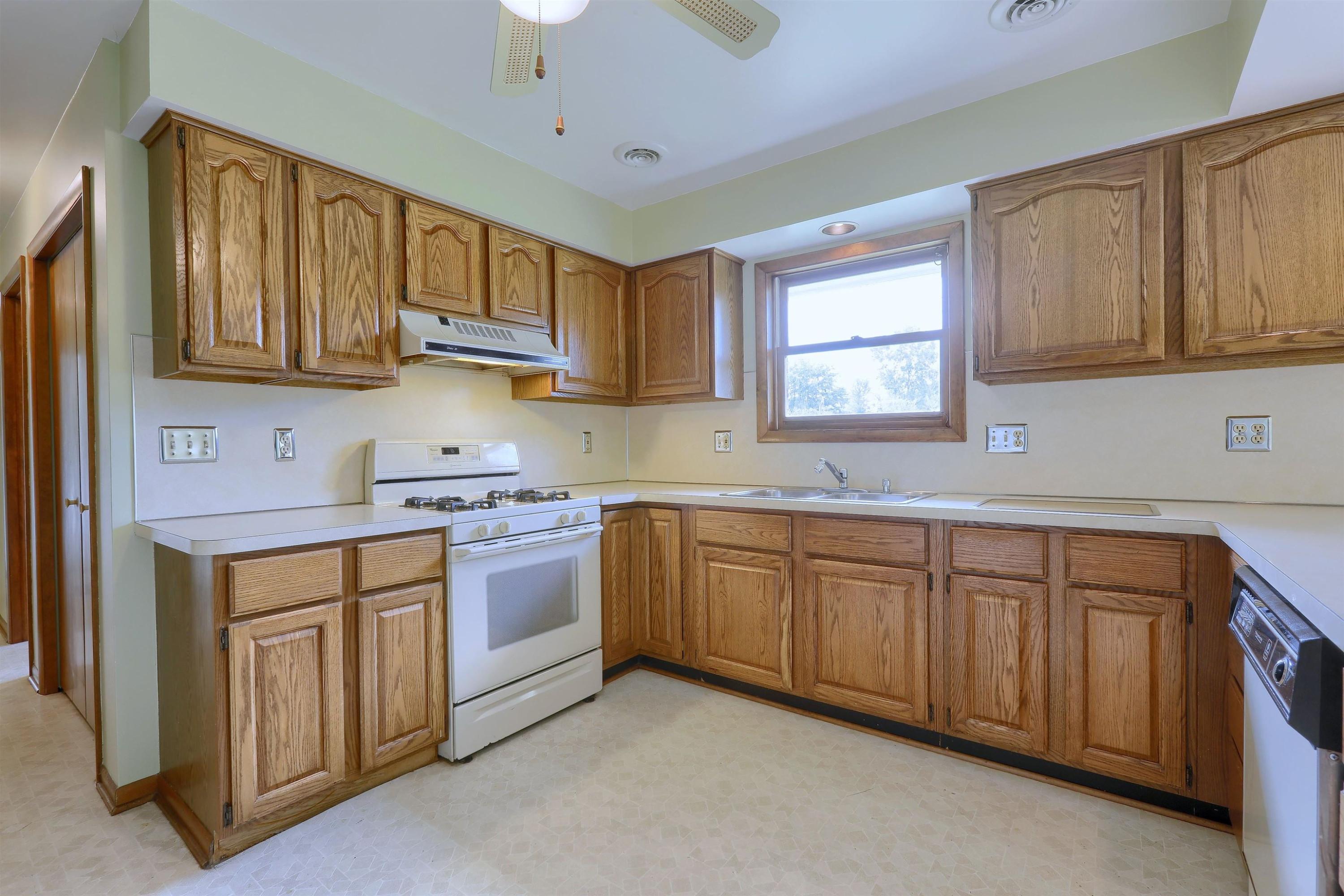 2734 E Wattles Road, Troy, MI 48085 — Photo 12