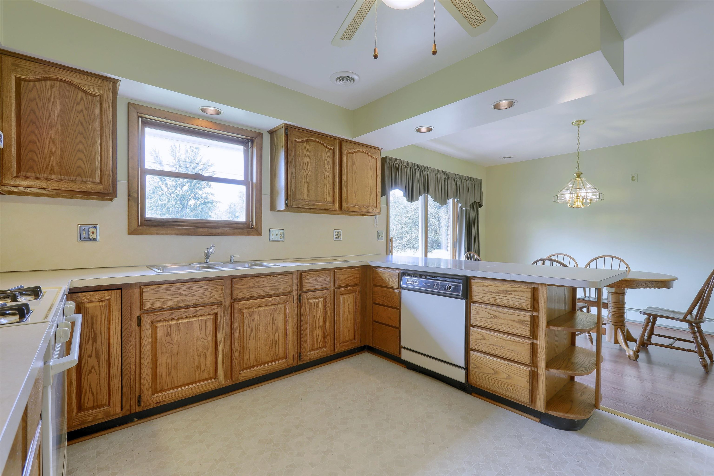 2734 E Wattles Road, Troy, MI 48085 — Photo 14