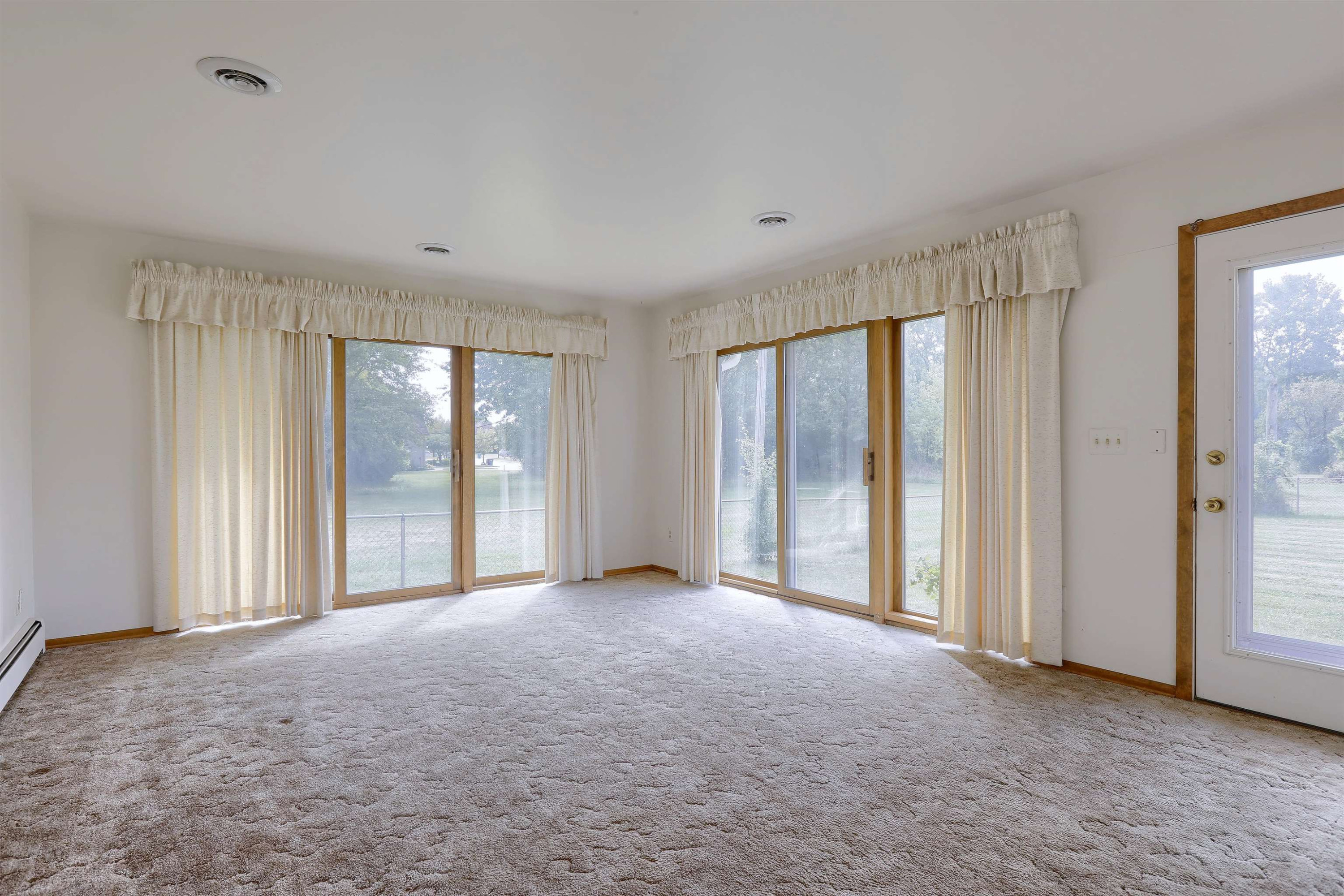 2734 E Wattles Road, Troy, MI 48085 — Photo 16