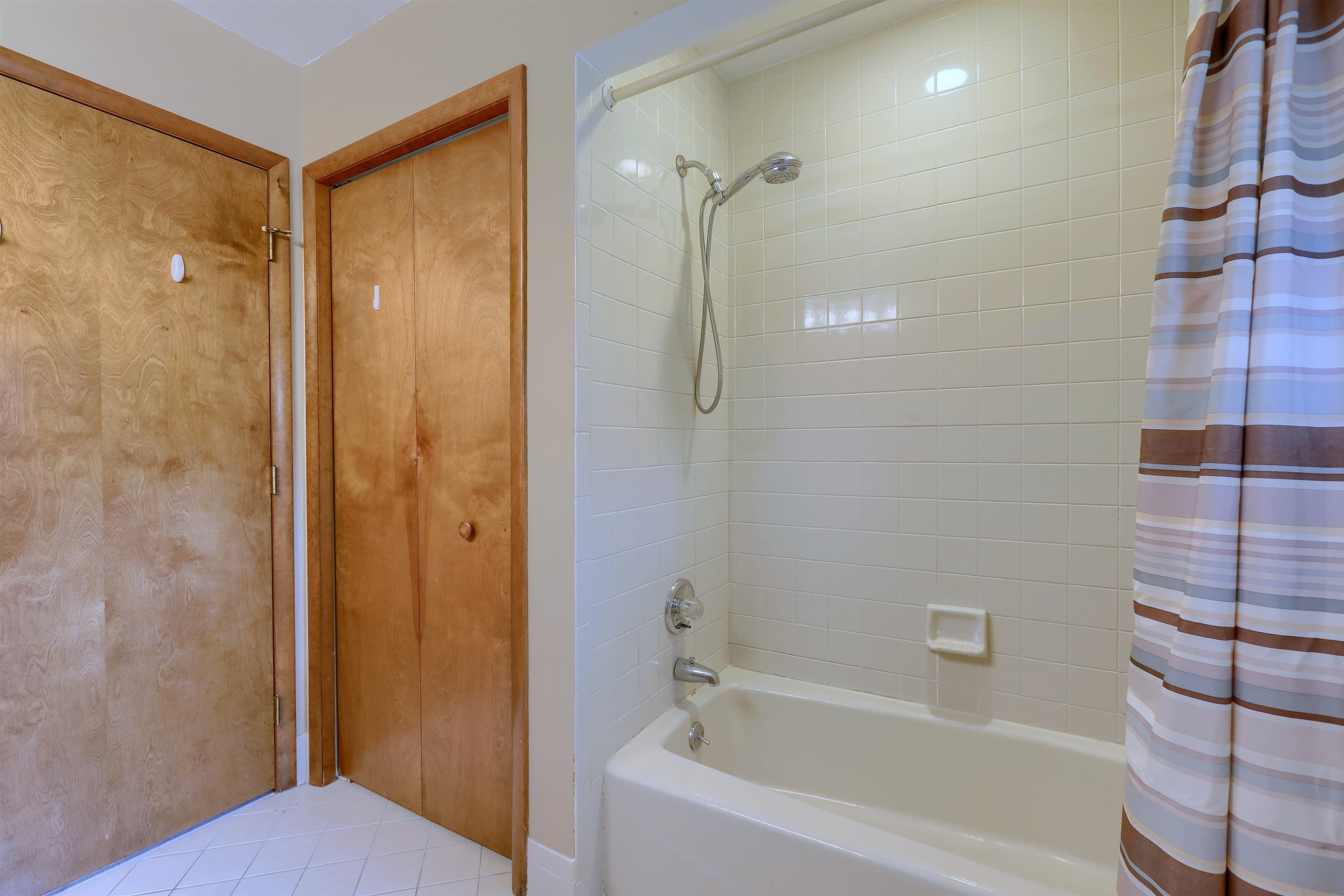 2734 E Wattles Road, Troy, MI 48085 — Photo 31
