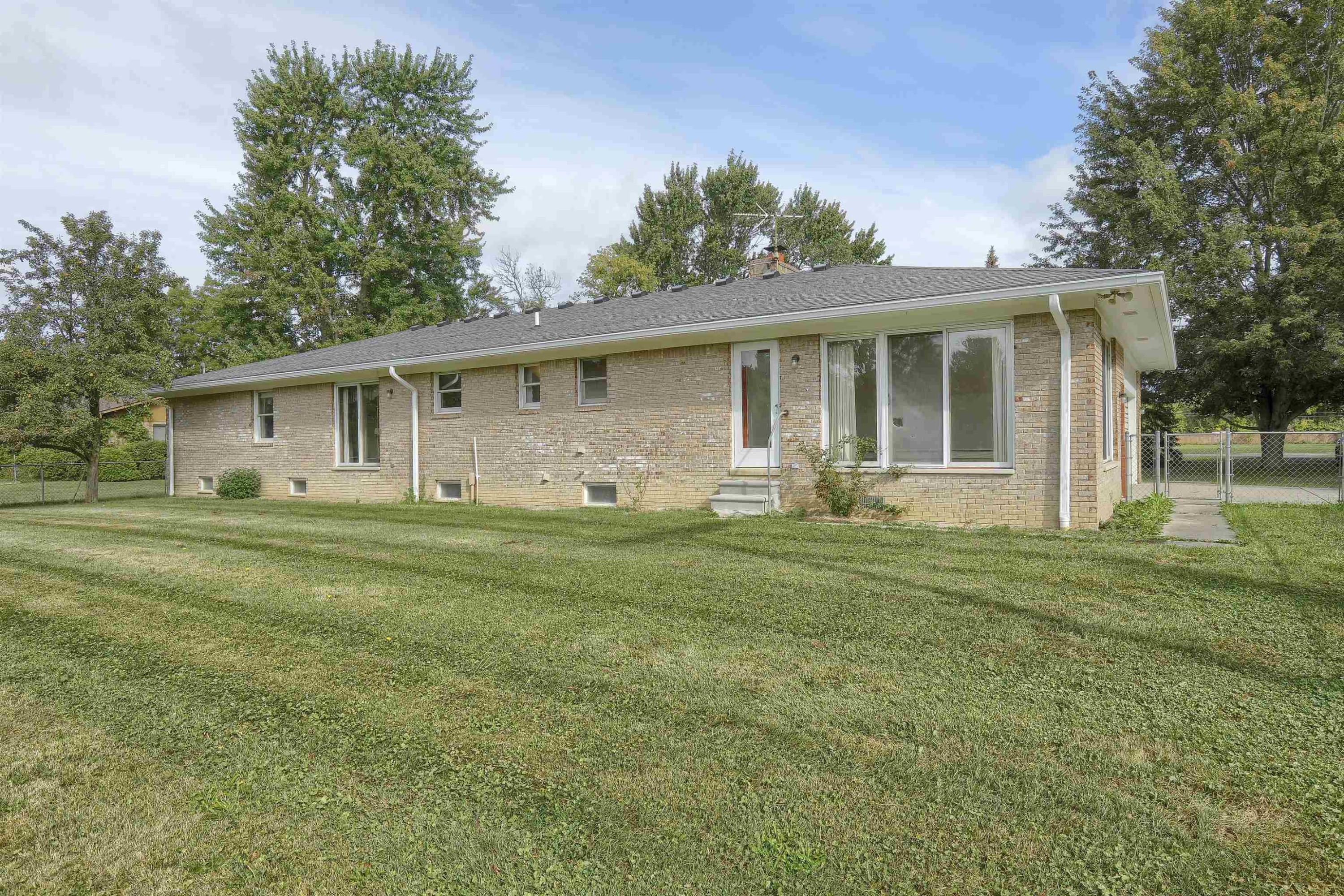 2734 E Wattles Road, Troy, MI 48085 — Photo 37